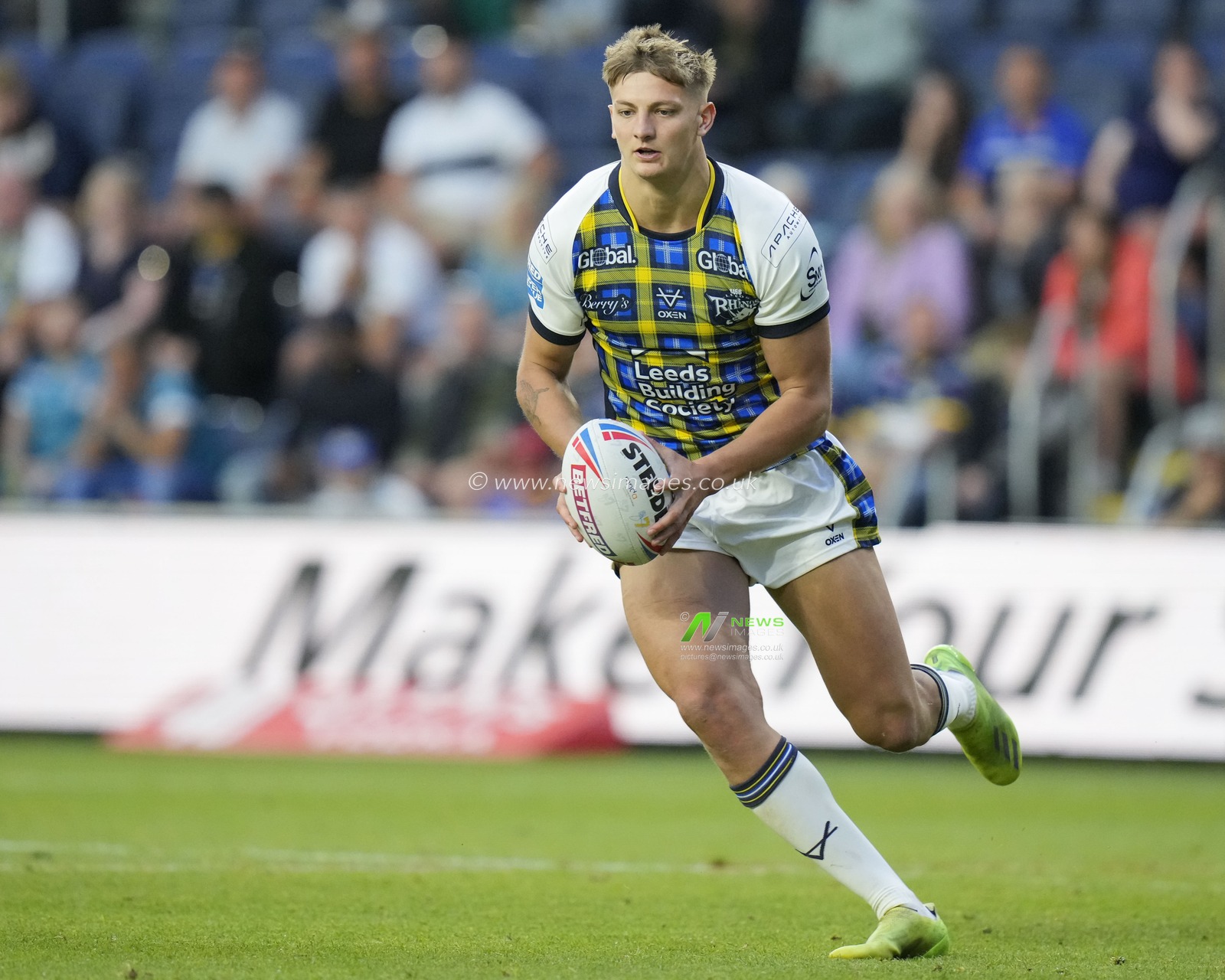 Sam Walters #22 of Leeds Rhinos during the Betfred Super League Round 16 match Leeds Rhinos vs Huddersfield Giants at Headingley Stadium, Leeds, United Kingdom, 23rd June 2023

(Photo by Steve Flynn/News Images)