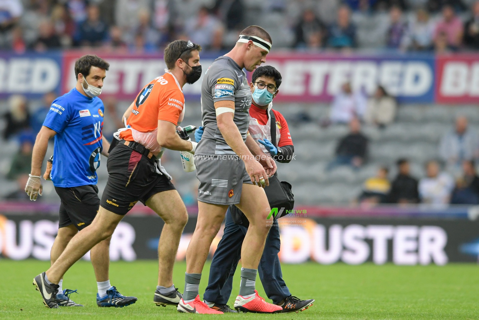 Joel Tomkins (22) of Catalans Dragons leaves the pitch after picking up an injury
