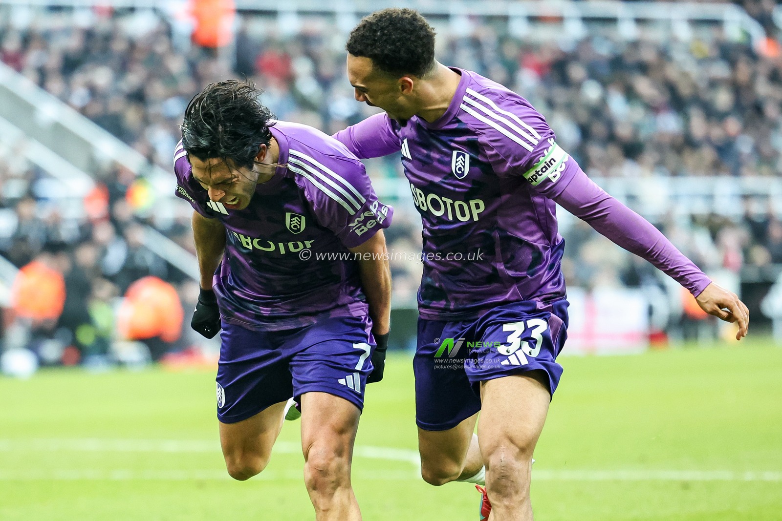 during the Premier League match Newcastle United vs Fulham at St. James's Park, Newcastle, United Kingdom, 1st February 2025

(Photo by Mark Cosgrove/News Images)