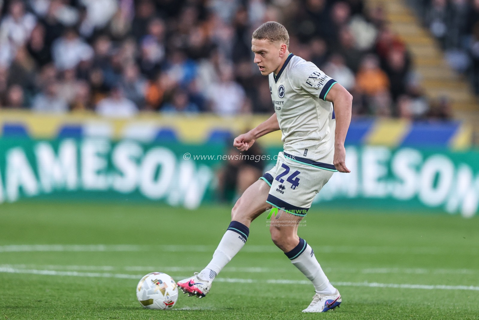 Casper de Norre of Millwall passes the ball during theSky Bet Championship Play-Offs Semi-Final first leg Hull City v Millwall at MKM Stadium, Hull, United Kingdom on 08 May 2026

(Photo by Alfie Cosgrove/News Images)