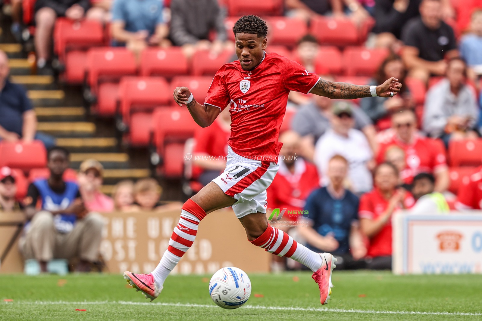 Tyrese Noslin of Barnsley breaks with the ball during the Sky Bet League One match Barnsley vs Bromley at Oakwell, Barnsley, United Kingdom on 15 August 2026

(Photo by Alfie Cosgrove/News Images)