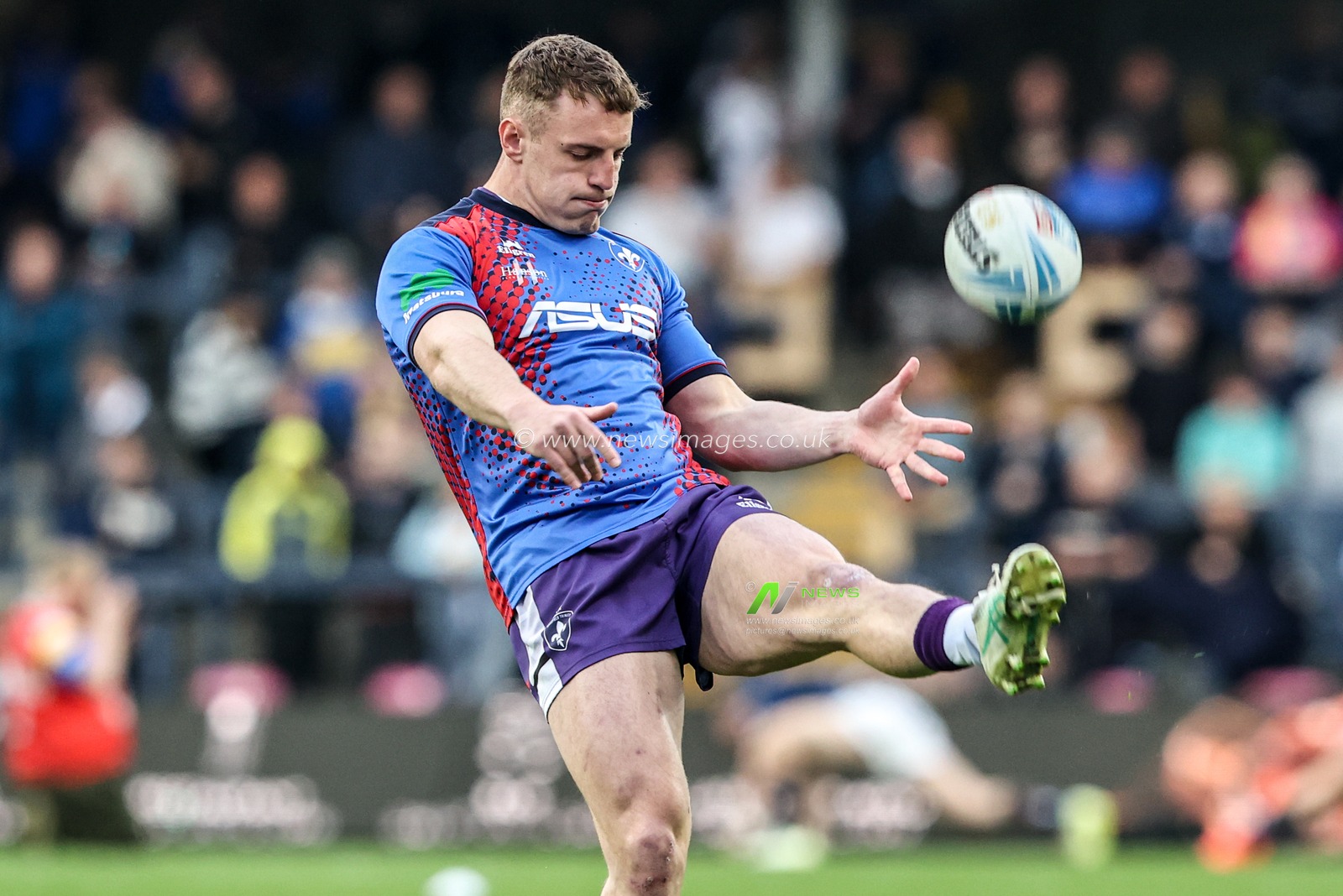 Jake Trueman of Wakefield Trinity in the pre-game warm up during the Betfred Super League round 10 match Leeds Rhinos vs Wakefield Trinity at AMT Headingley Stadium, Leeds, United Kingdom on 01 May 2026

(Photo by Alfie Cosgrove/News Images)