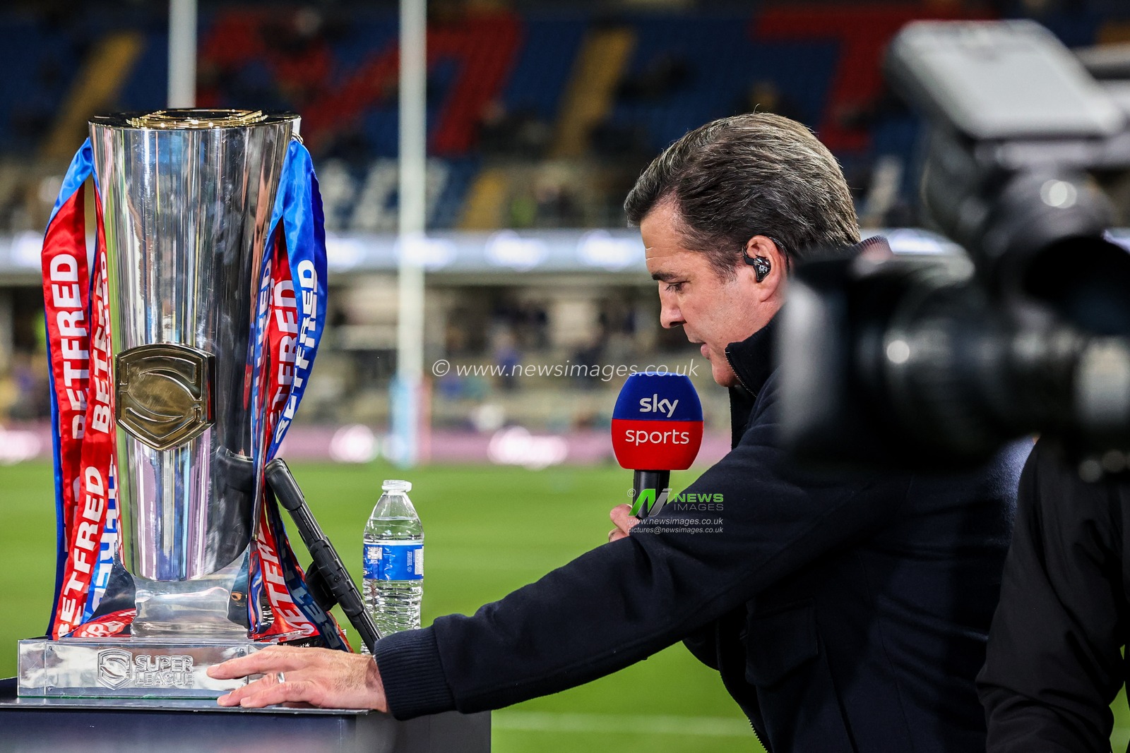 Brian Carney speaks on Sky Sports ahead of the game during the Betfred Super League play-off Eliminator 1 match Leeds Rhinos vs St Helens at Headingley Stadium, Leeds, United Kingdom, 27th September 2025

(Photo by Alfie Cosgrove/News Images)