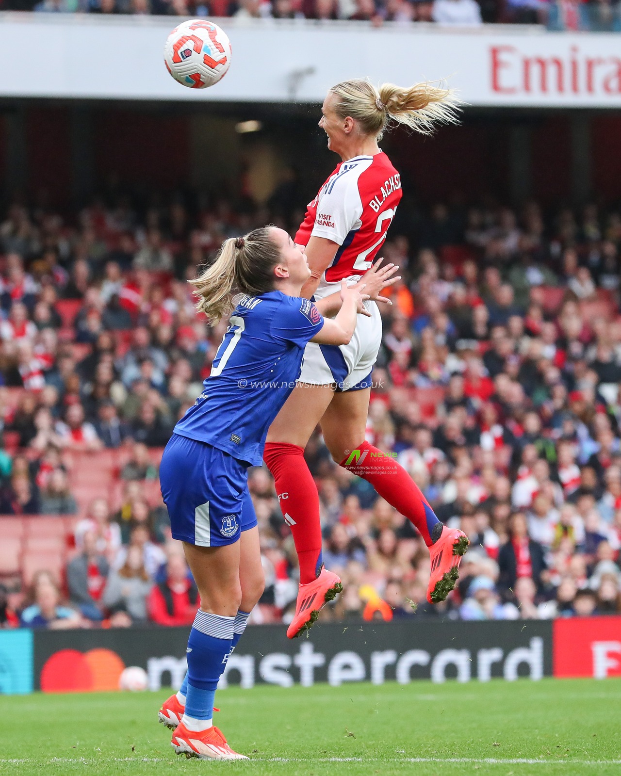 Stina Blackstenius of Arsenal heads the ball during the The FA Women's Super League match Arsenal Women vs Everton Women at Emirates Stadium, London, United Kingdom, 6th October 2024

(Photo by Izzy Poles/News Images)