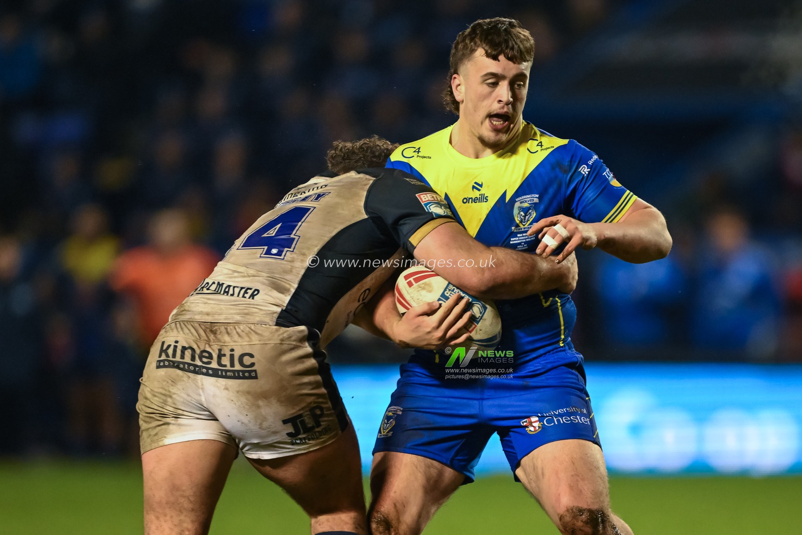 Max Wood of Warrington Wolves is tackled by Joe Cator Hull FC during the Betfred Super League Round 2 match Warrington Wolves vs Hull FC at Halliwell Jones Stadium, Warrington, United Kingdom, 23rd February 2024

(Photo by Craig Thomas/News Images)