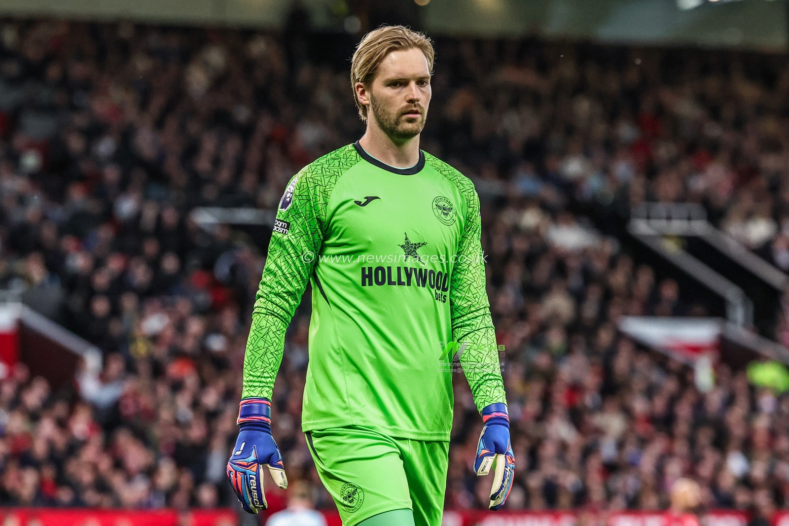 Brentford goalkeeper Caoimhin Kelleher during the Premier League match Manchester United vs Brentford at Old Trafford, Manchester, United Kingdom on 27 April 2026

(Photo by Mark Cosgrove/News Images)
