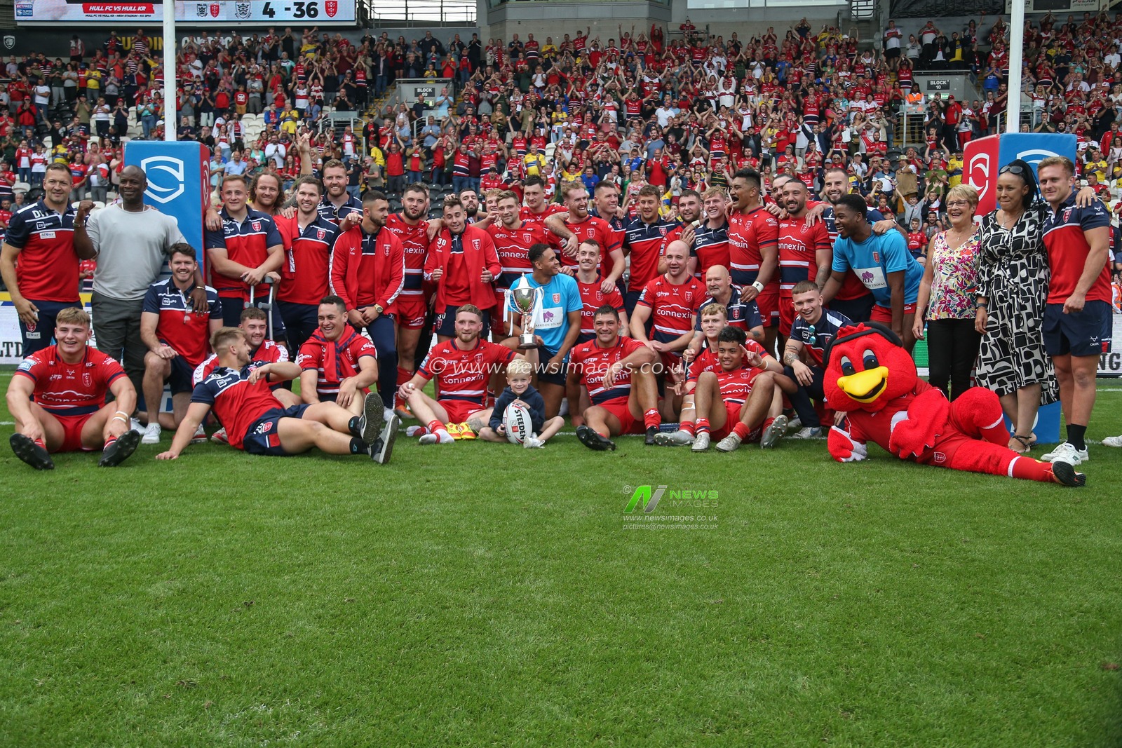 Hull KR receive the Clive Sullivan trophy after the Betfred Super League match Hull FC vs Hull KR at MKM Stadium, Hull, United Kingdom, 3rd September 2022

(Photo by David Greaves Photos/ Via/News Images)