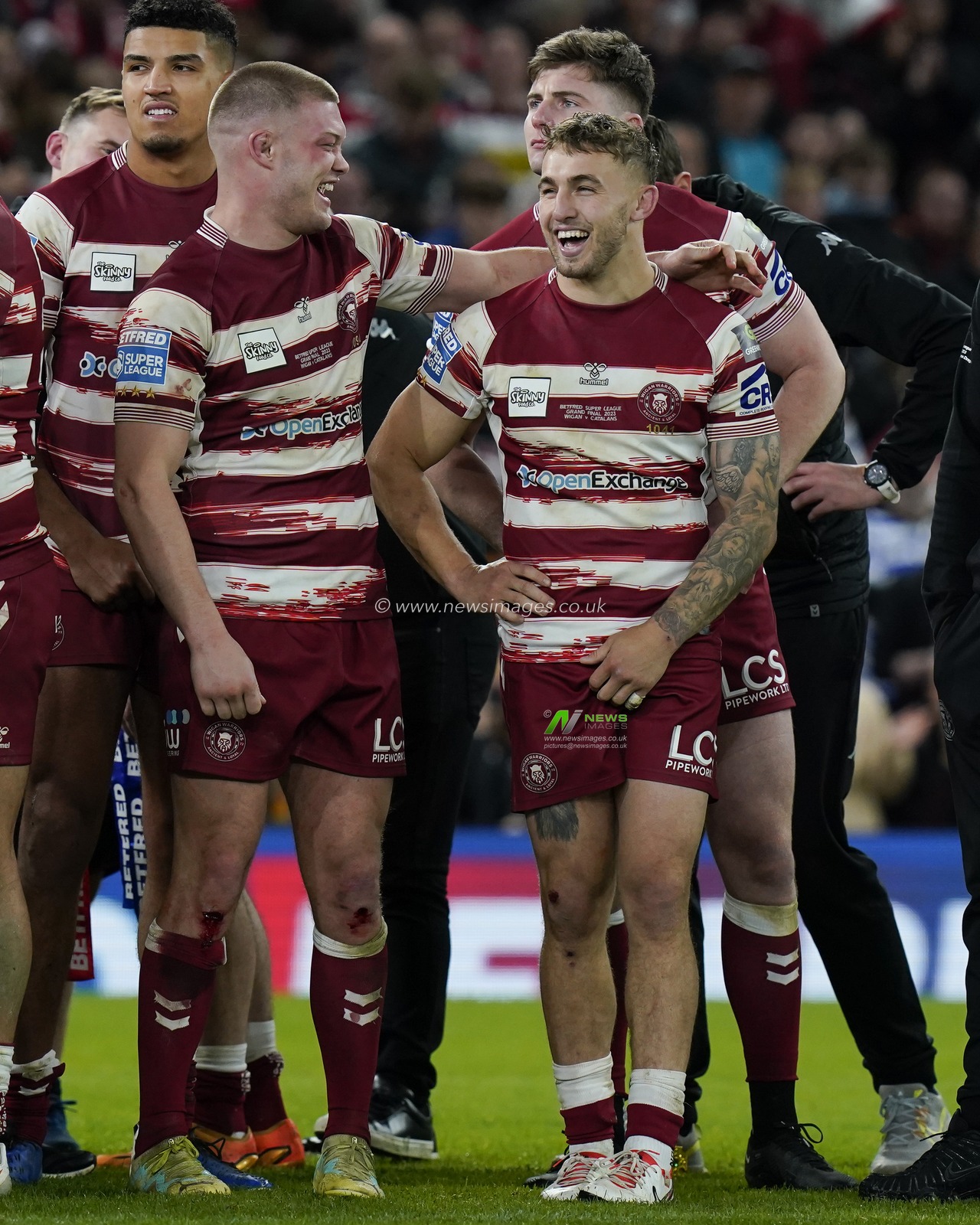 Morgan Smithies #13 of Wigan Warriors celebrates with Sam Powell #9 of Wigan Warriors during the Betfred Super League Grand Final match Wigan Warriors vs Catalans Dragons at Old Trafford, Manchester, United Kingdom, 14th October 2023

(Photo by Steve Flynn/News Images)