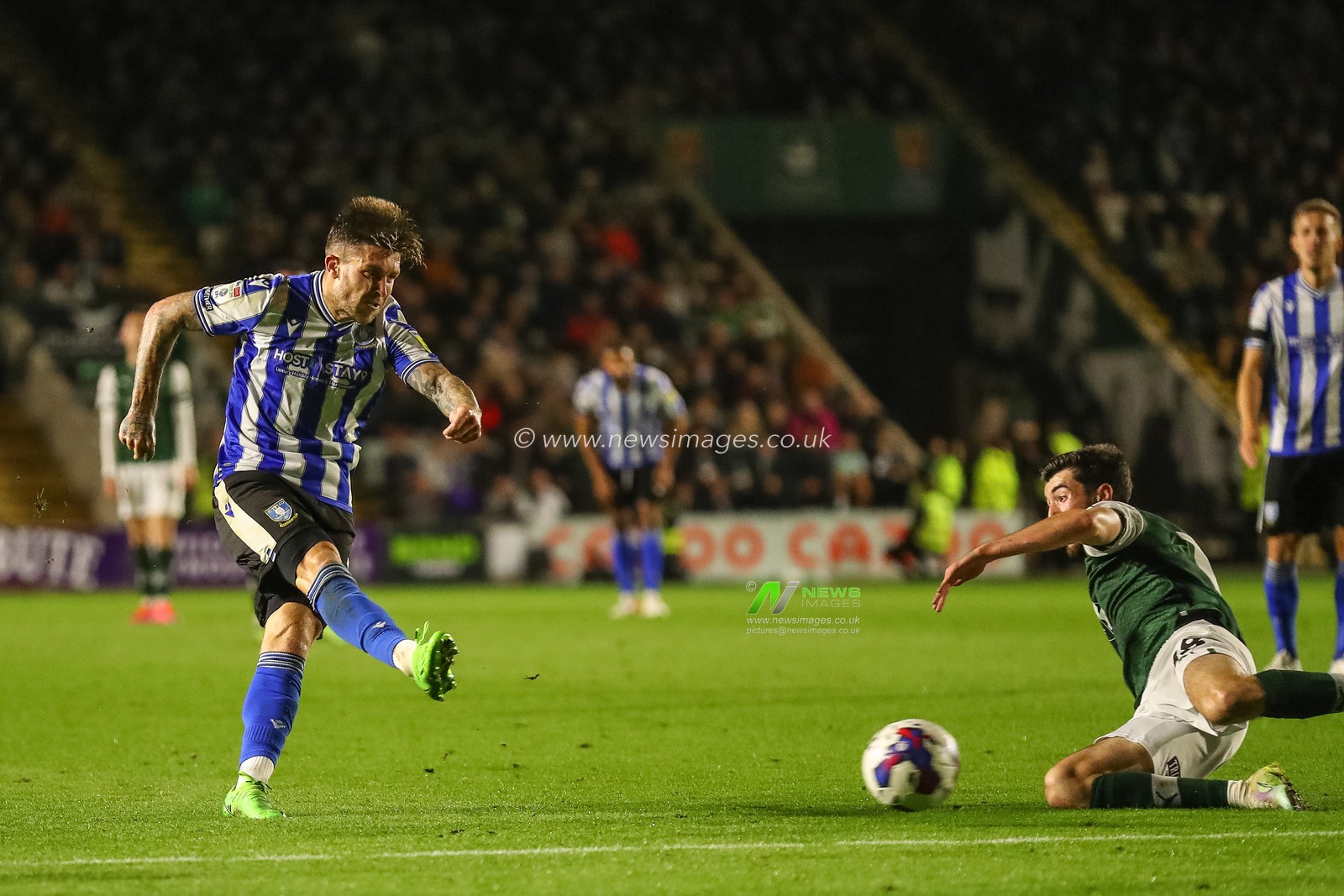 Josh Windass #11 of Sheffield Wednesday has a shot at goal during the Sky Bet League 1 match Plymouth Argyle vs Sheffield Wednesday at Home Park, Plymouth, United Kingdom, 4th October 2022

(Photo by Gareth Evans/News Images)