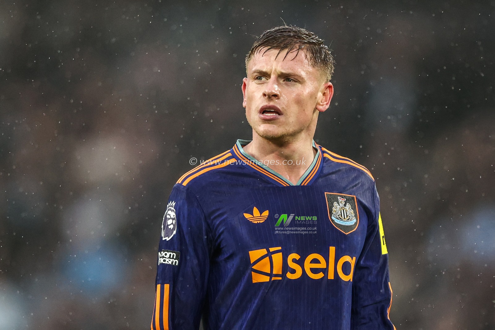 Harvey Barnes of Newcastle United during the Premier League match Wolverhampton Wanderers vs Newcastle United at Molineux, Wolverhampton, United Kingdom, 18th January 2026

(Photo by Alfie Cosgrove/News Images)