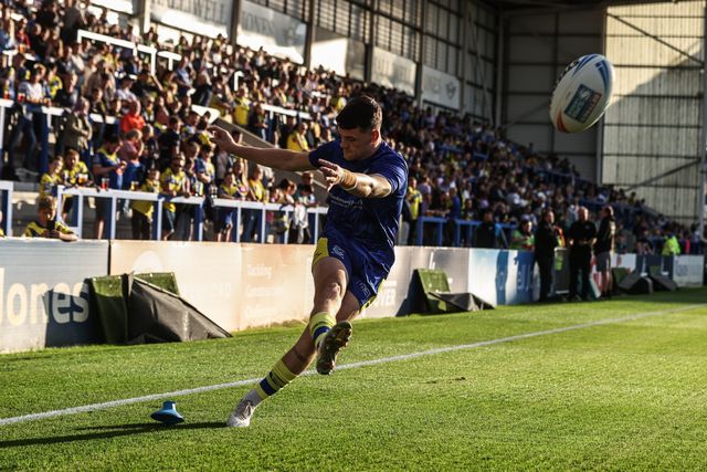 Josh Thewlis of Warrington Wolves in the pre-game warm up during the Betfred Super League round 21 match Warrington Wolves vs Wigan Warriors at Halliwell Jones Stadium, Warrington, United Kingdom, 8th August 2025

(Photo by Alfie Cosgrove/News Images)