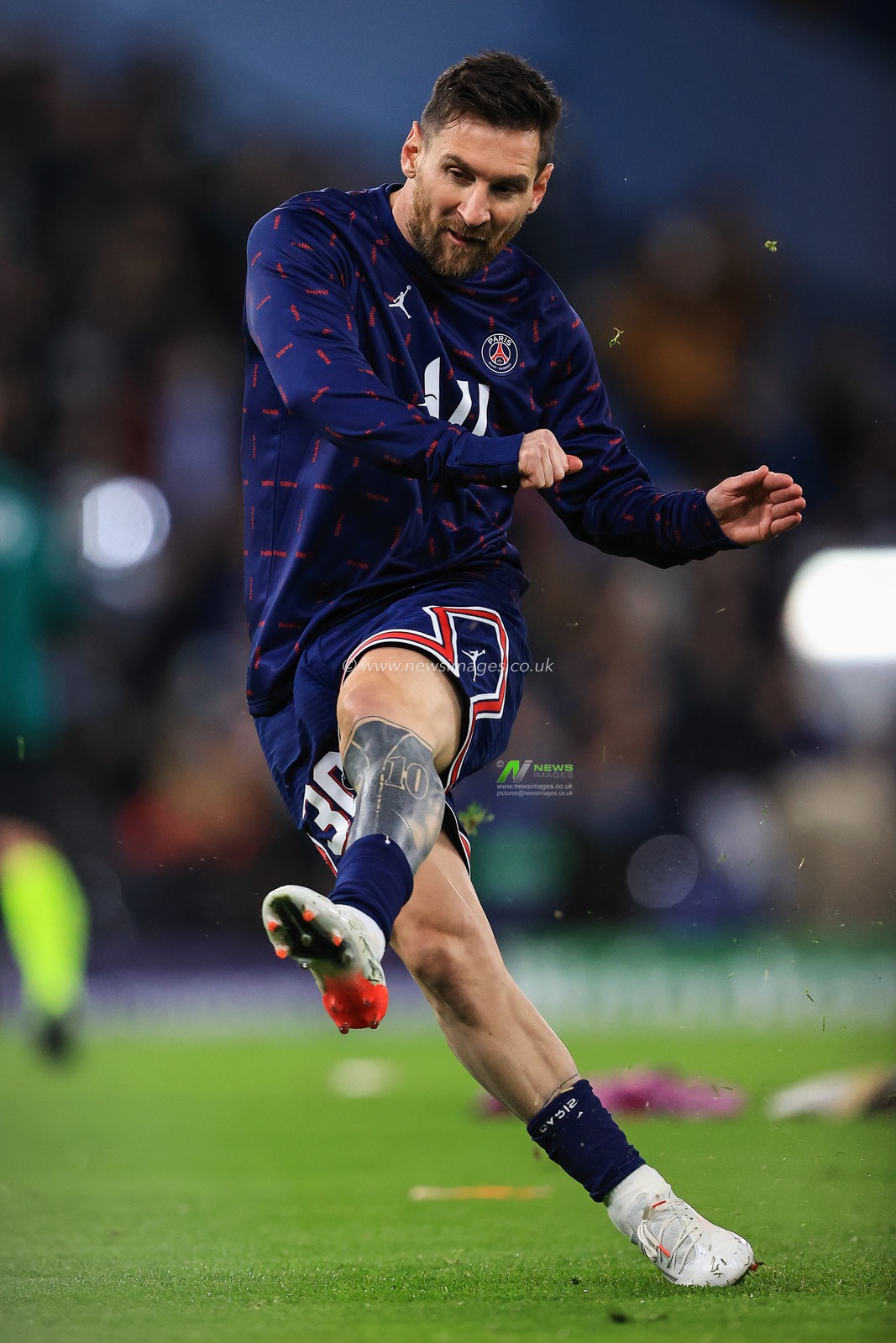 Lionel Messi #30 of Paris Saint-Germain during the pre-game warmup