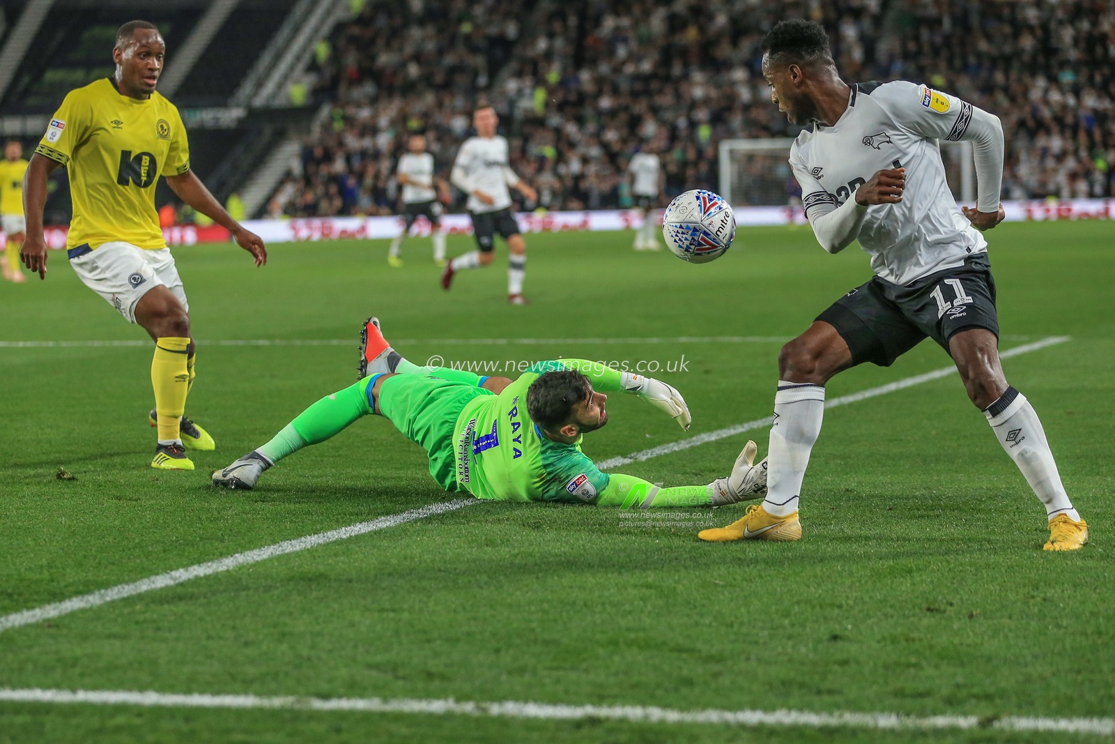 18th September 2018, Pride Park, Derby, England; Sky Bet Championship, Derby County v Blackburn Rovers ;  David Raya (01) of Blackburn fumbles the ball and loses it as Florian Jozefzoon (11) of Derby pressures

Credit: Mark Cosgrove/News Images