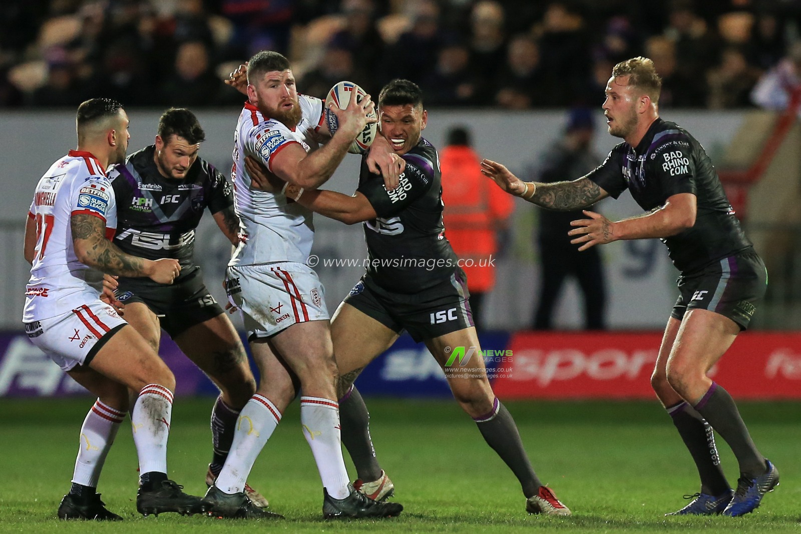 31st January 2020, KHull College Craven Park , Kingston upon Hull, England; Betfred Super League, Hull Kingston Rovers v Wakefield Trinity : Mitch Garbutt (14) of Hull KR looks to pass the ball