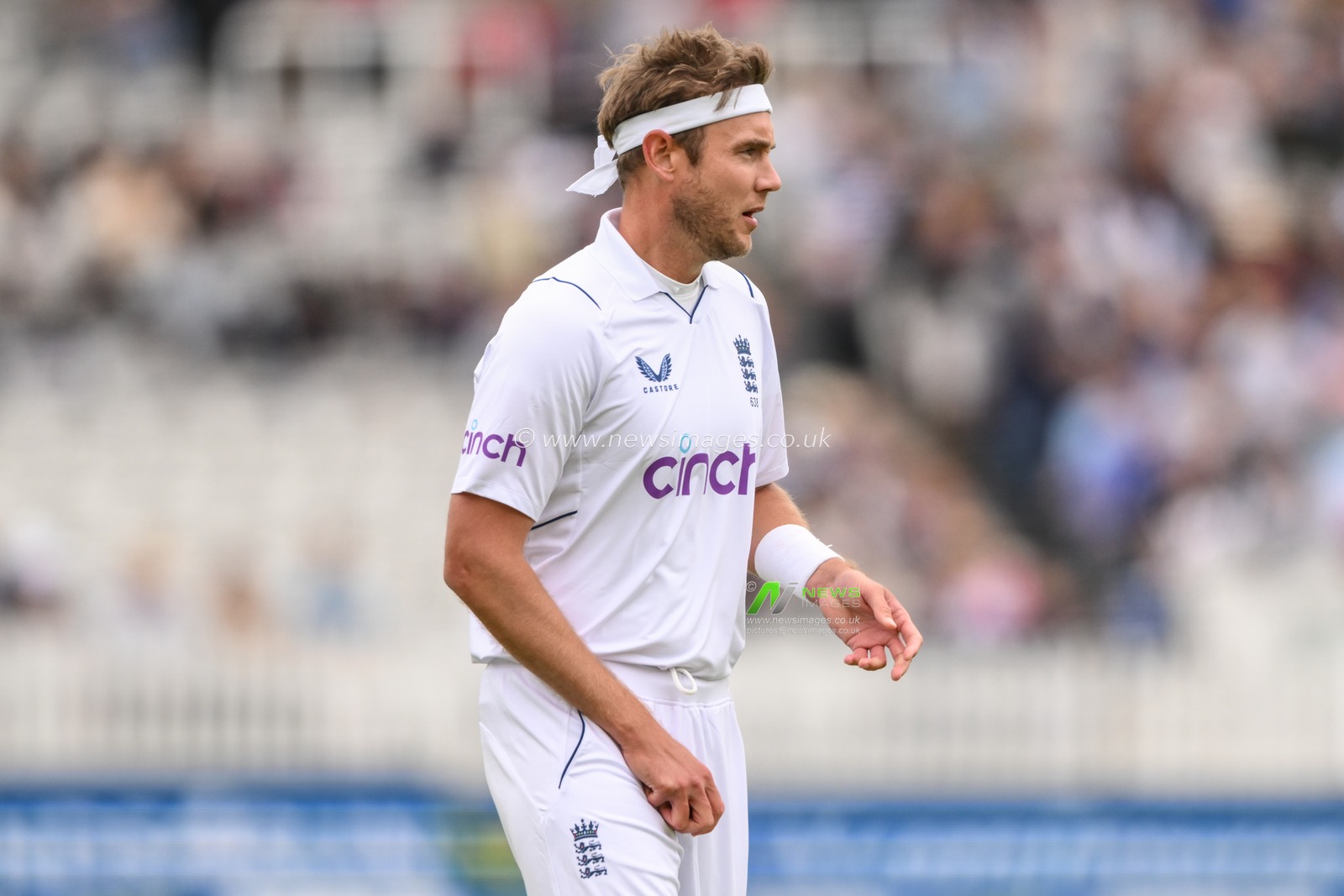 Stuart Broad of England polishes the ball before his delivery during the LV= Insurance day one Test match England vs Ireland at Lords, London, United Kingdom, 1st June 2023

(Photo by Craig Thomas/News Images)
