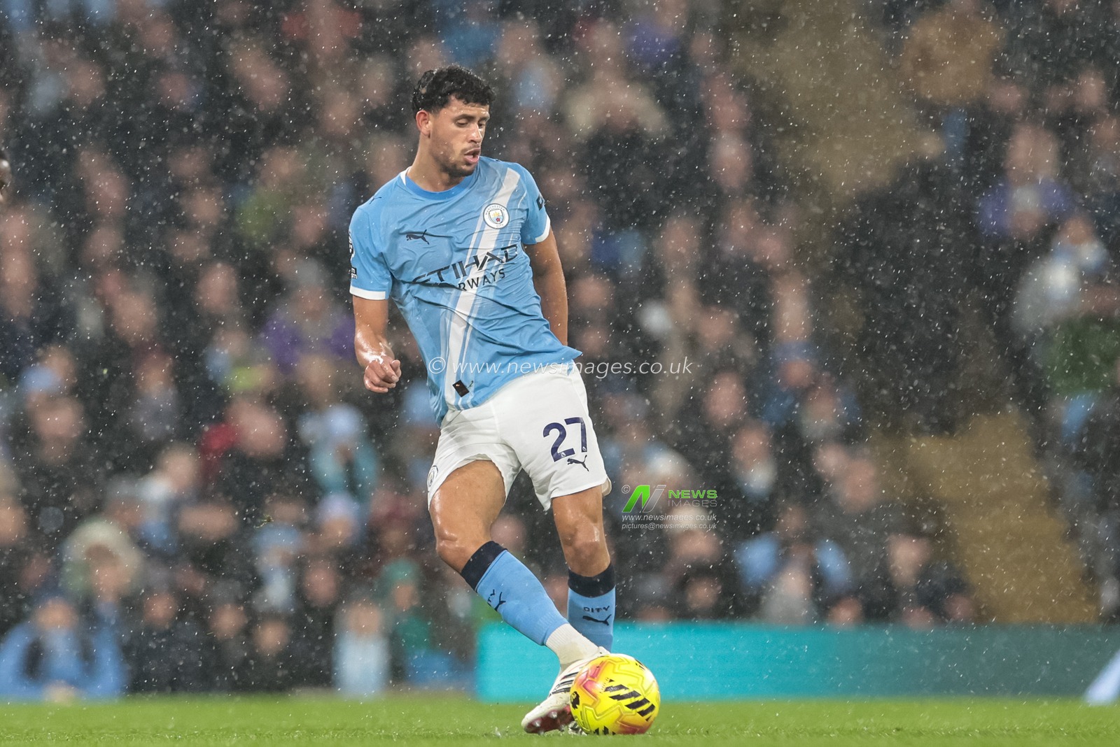 Matheus Nunes of Manchester City passes the ball during the Premier League match Manchester City vs Fulham at Etihad Stadium, Manchester, United Kingdom on 11 February 2026

(Photo by Mark Cosgrove/News Images)