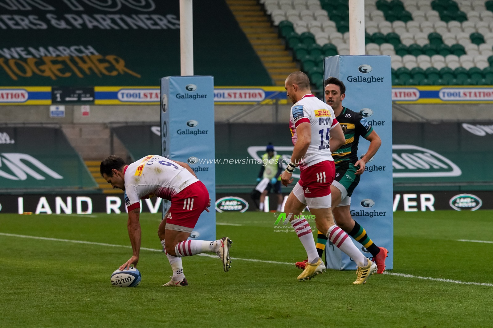 Danny Care #9 of Harlequins scores the opening try