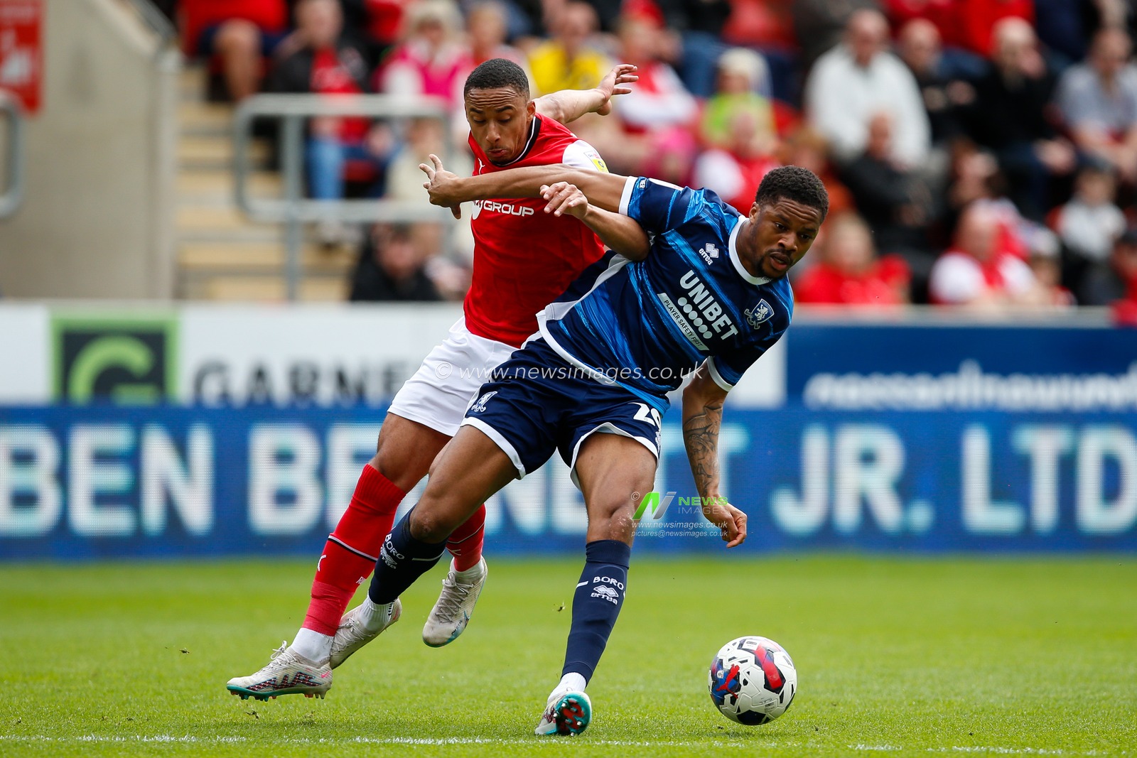 Chuba Akpom #29 of Middlesbrough and Cohen Bramall #3 of Rotherham United during the Sky Bet Championship match Rotherham United vs Middlesbrough at New York Stadium, Rotherham, United Kingdom, 1st May 2023

(Photo by Ben Early/News Images)