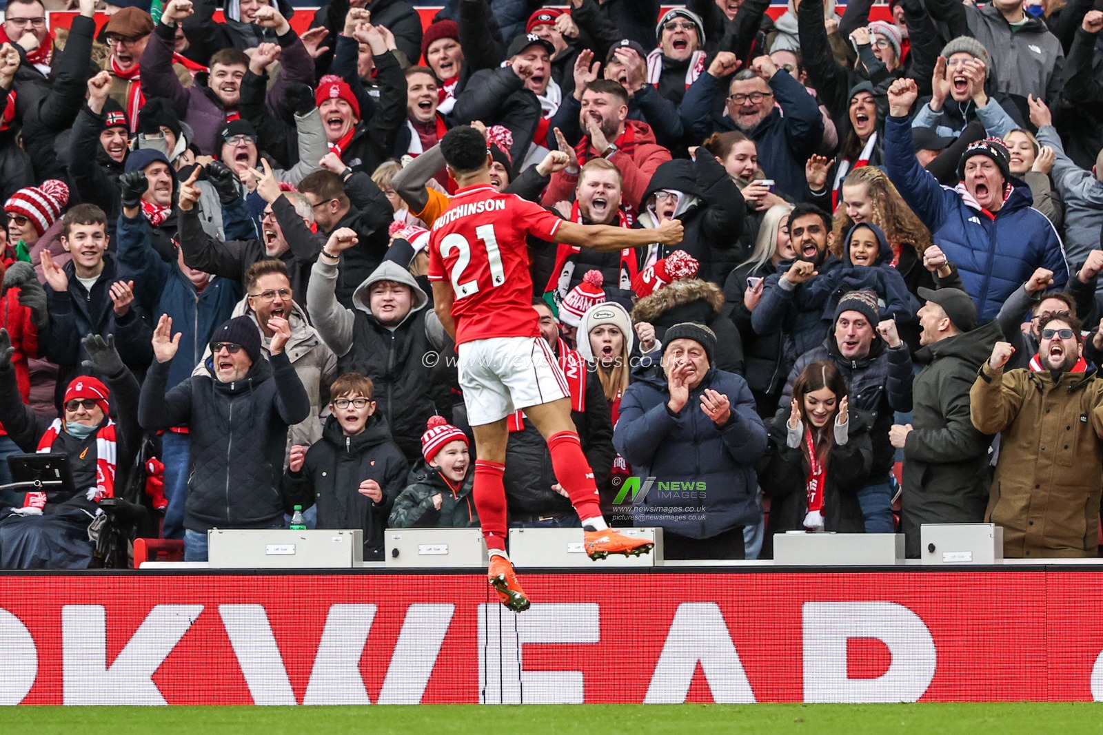 Omari Hutchinson of Nottingham Forest celebrates his goal to make it 1-1 during the Premier League match Nottingham Forest vs Manchester City at City Ground, Nottingham, United Kingdom, 27th December 2025

(Photo by Alfie Cosgrove/News Images)

*** GER AUT SUI OUT ***