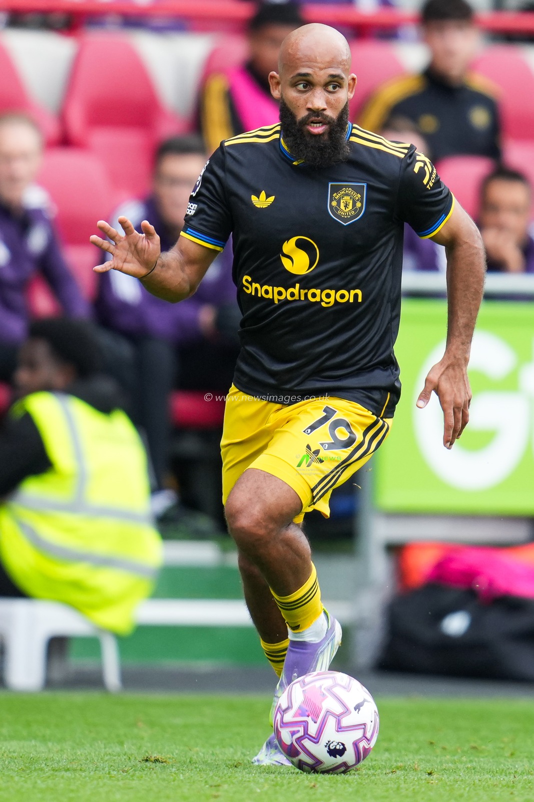 Bryan Mbeumo of Manchester United during the Premier League match Brentford vs Manchester United at The Gtech Community Stadium, London, United Kingdom, 27th September 2025

(Photo by Harvey Murphy/News Images)