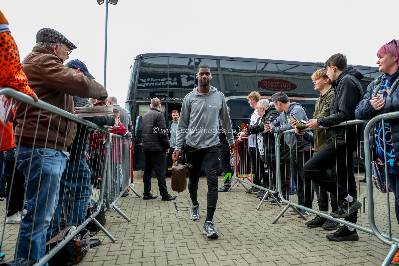 Odeluga Offiah of Blackpool arrives at Sixfields Stadium prior to the Sky Bet League 1 match Northampton Town vs Blackpool at Sixfields Stadium, Northampton, United Kingdom, 22nd March 2025

(Photo by Izzy Poles/News Images)