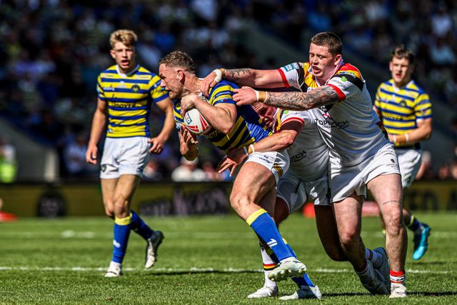 Ben Currie of Warrington Wolves is tackled by Jamie Gill of Bradford Bulls and Will Gardiner of Bradford Bulls during the Betfred Super League round 12 match Warrington Wolves vs Bradford Bulls at The Halliwell Jones Stadium, Warrington, United Kingdom on 24 May 2026

(Photo by Alfie Cosgrove/News Images)