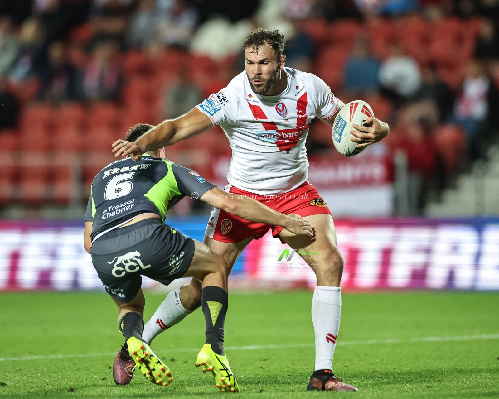 Alex Walmsley of St. Helens holds off Luke Keary of Catalan Dragons during the Betfred Super League Round 11 match St Helens vs Catalans Dragons at Totally Wicked Stadium, St Helens, United Kingdom, 15th May 2025

(Photo by Mark Cosgrove/News Images)