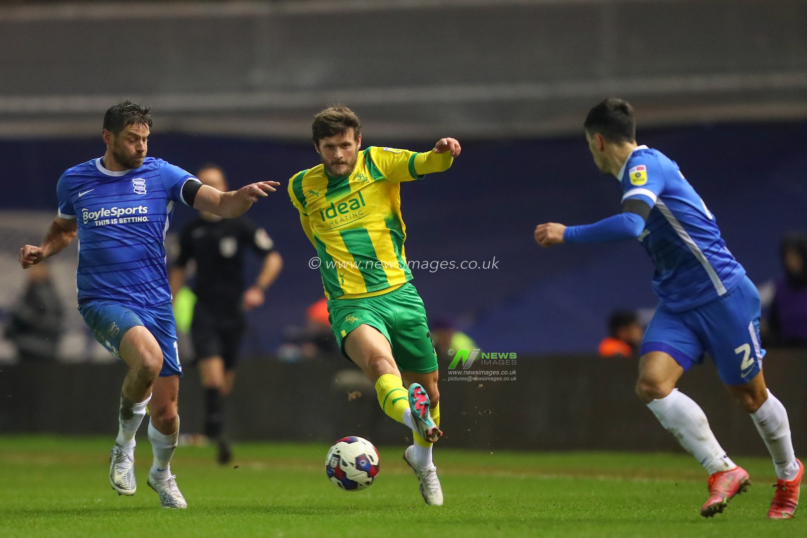 John Swift #19 of West Bromwich Albion passes the ball during the Sky Bet Championship match Birmingham City vs West Bromwich Albion at St Andrews, Birmingham, United Kingdom, 10th February 2023

(Photo by Gareth Evans/News Images)