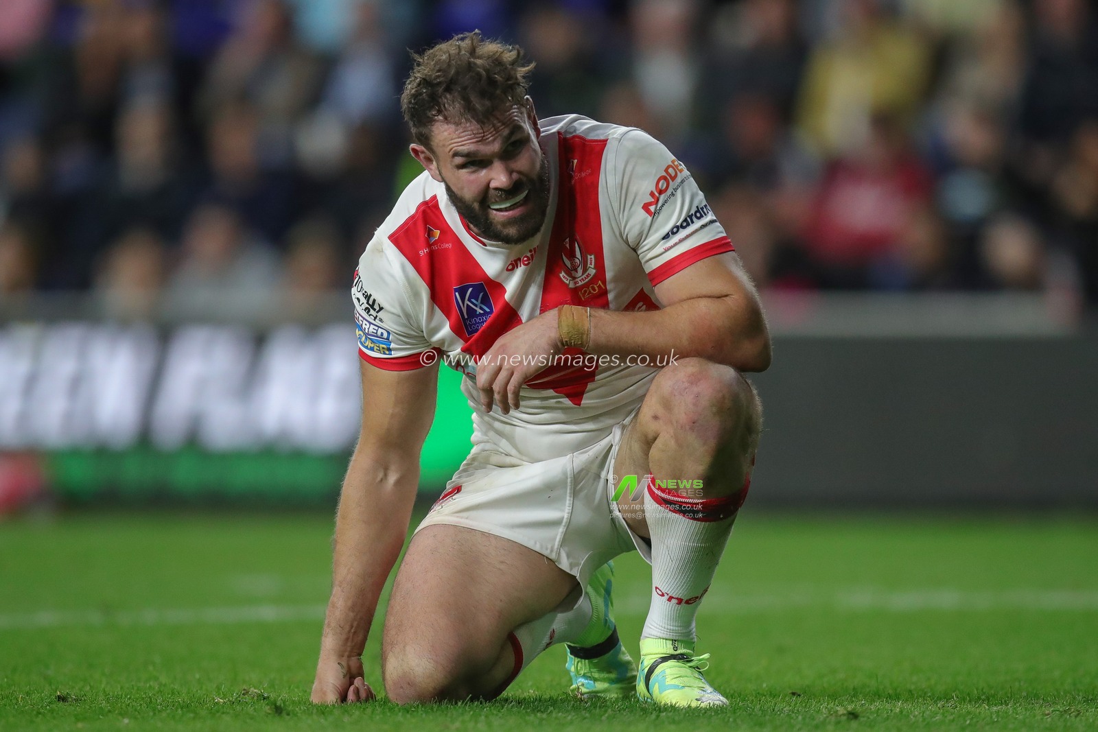 Alex Walmsley #8 of St Helens sits on the floor at the end of regulation play after the Betfred Super League Round 13 match Leeds Rhinos vs St Helens at Headingley Stadium, Leeds, United Kingdom, 26th May 2023

(Photo by James Heaton/News Images)