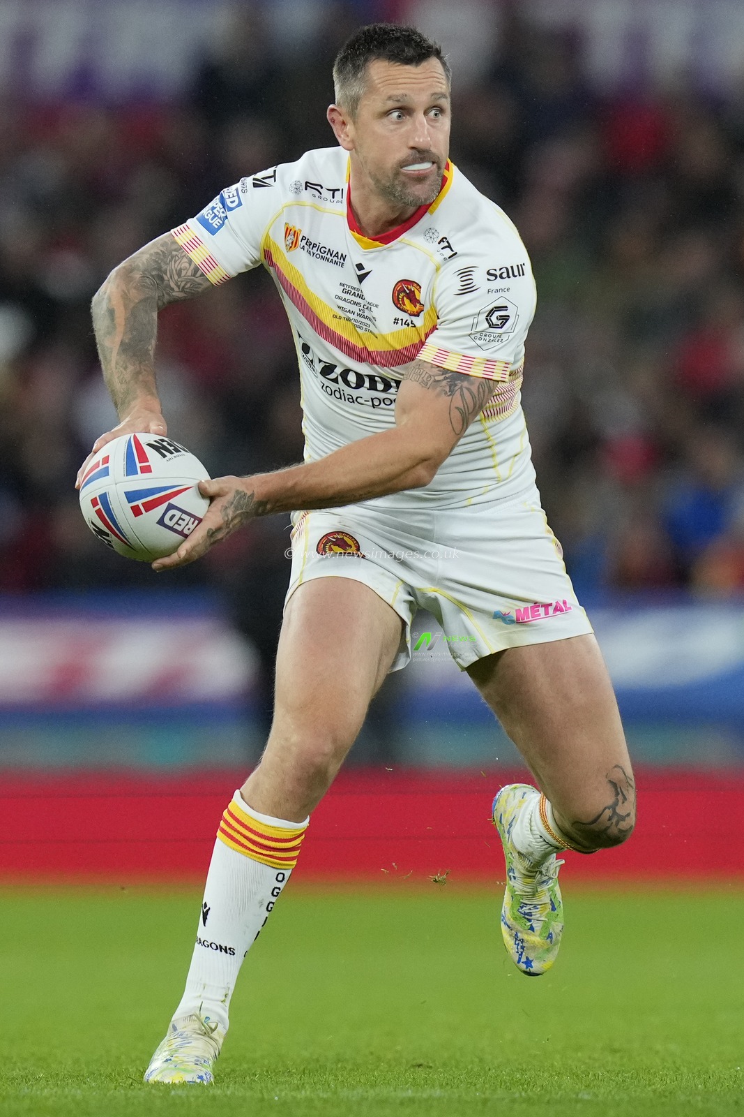 Mitchell Pearce #7 of Catalans Dragons during the Betfred Super League Grand Final match Wigan Warriors vs Catalans Dragons at Old Trafford, Manchester, United Kingdom, 14th October 2023

(Photo by Steve Flynn/News Images)