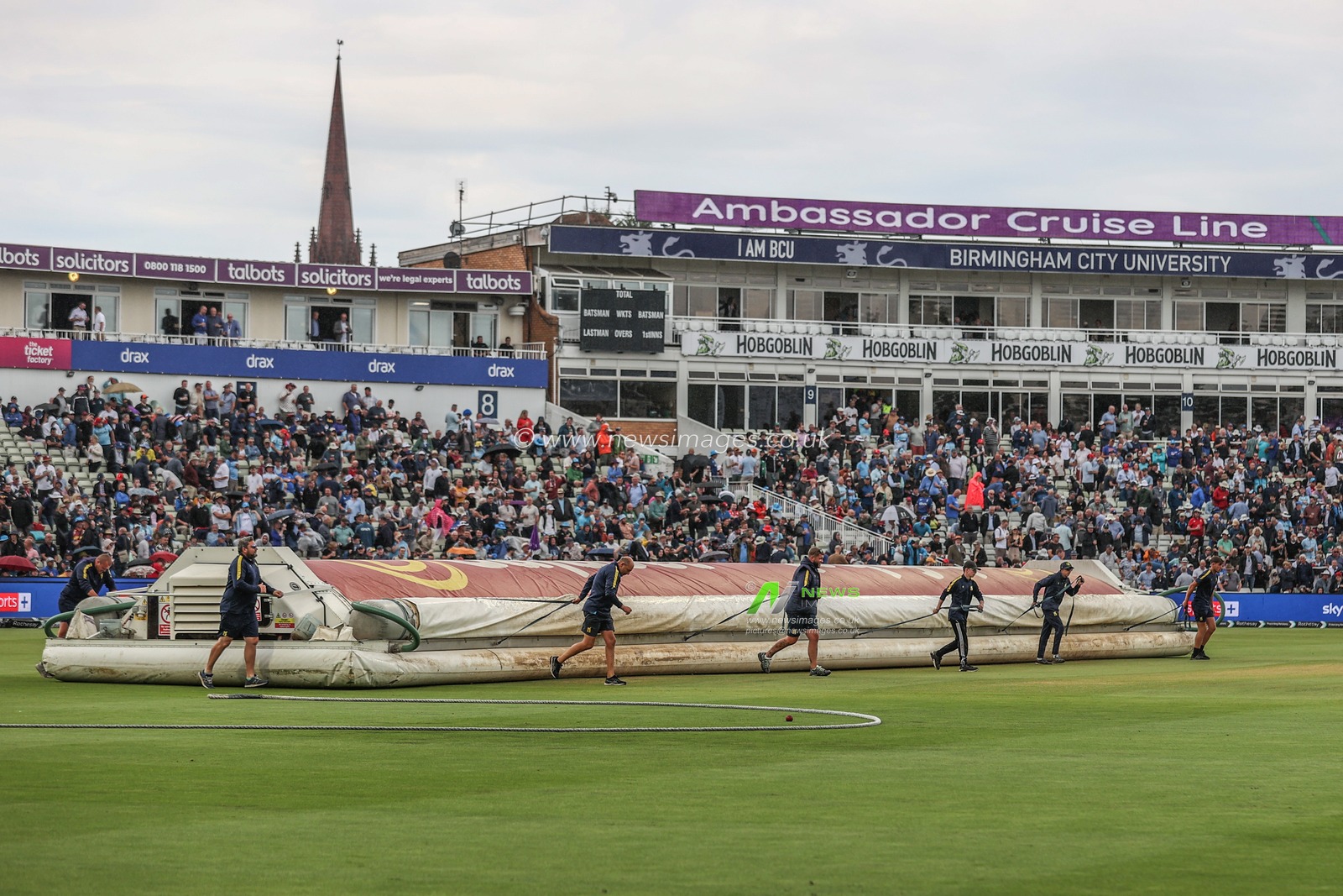 Ground staff put the covers on for the second time since tea as it starts to rain again during Day Two of the Rothesay Test match England vs West Indies at Edgbaston, Birmingham, United Kingdom, 27th July 2024

(Photo by Mark Cosgrove/News Images)