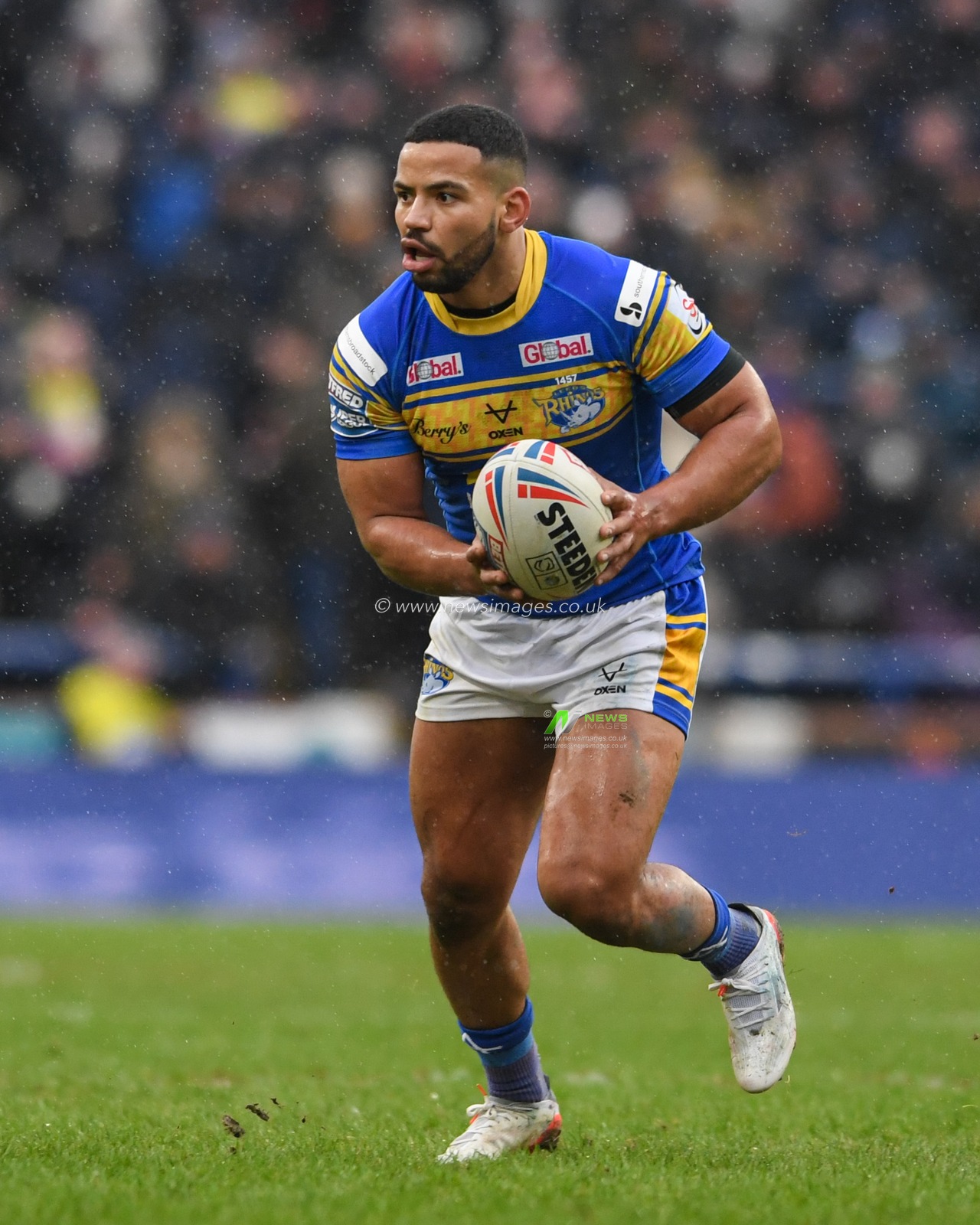 Kruise Leeming #9 of Leeds Rhinos runs with the ball