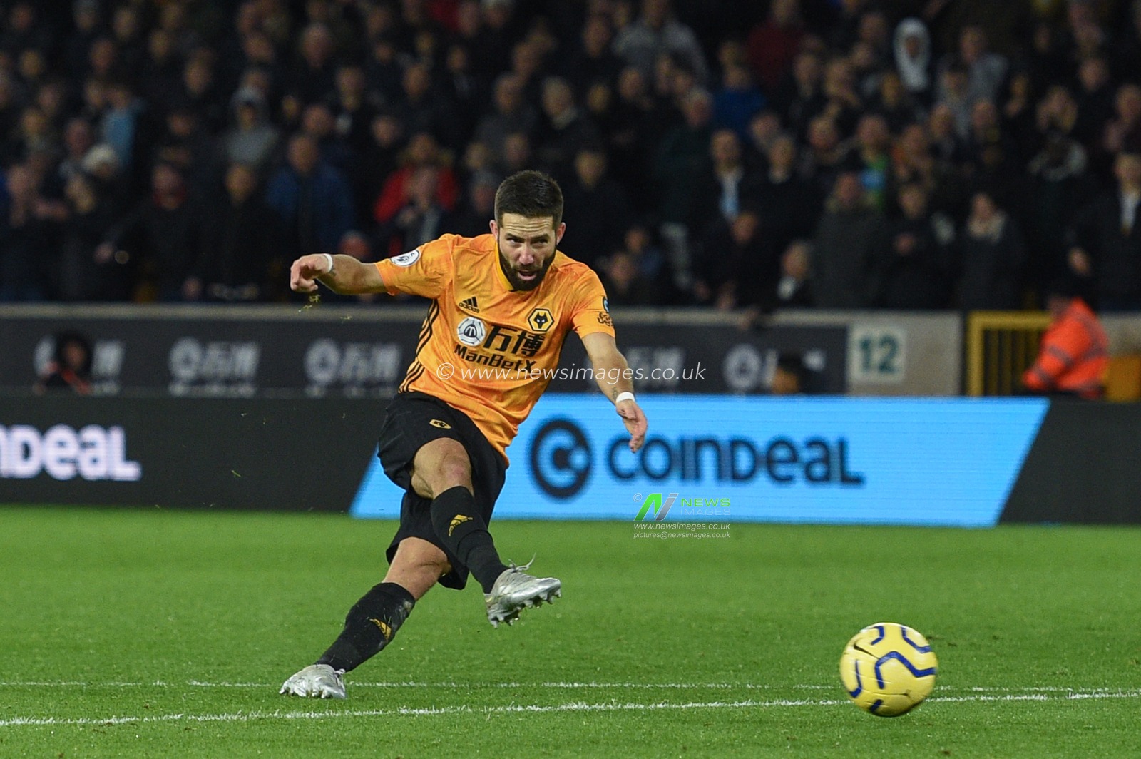 11th January 2020, Molineux, Wolverhampton, England; Premier League, Wolverhampton Wanderers v Newcastle United : Joao Moutinho (28) of Wolverhampton Wanderers shoots on goal

Credit: Richard Long/News Images
