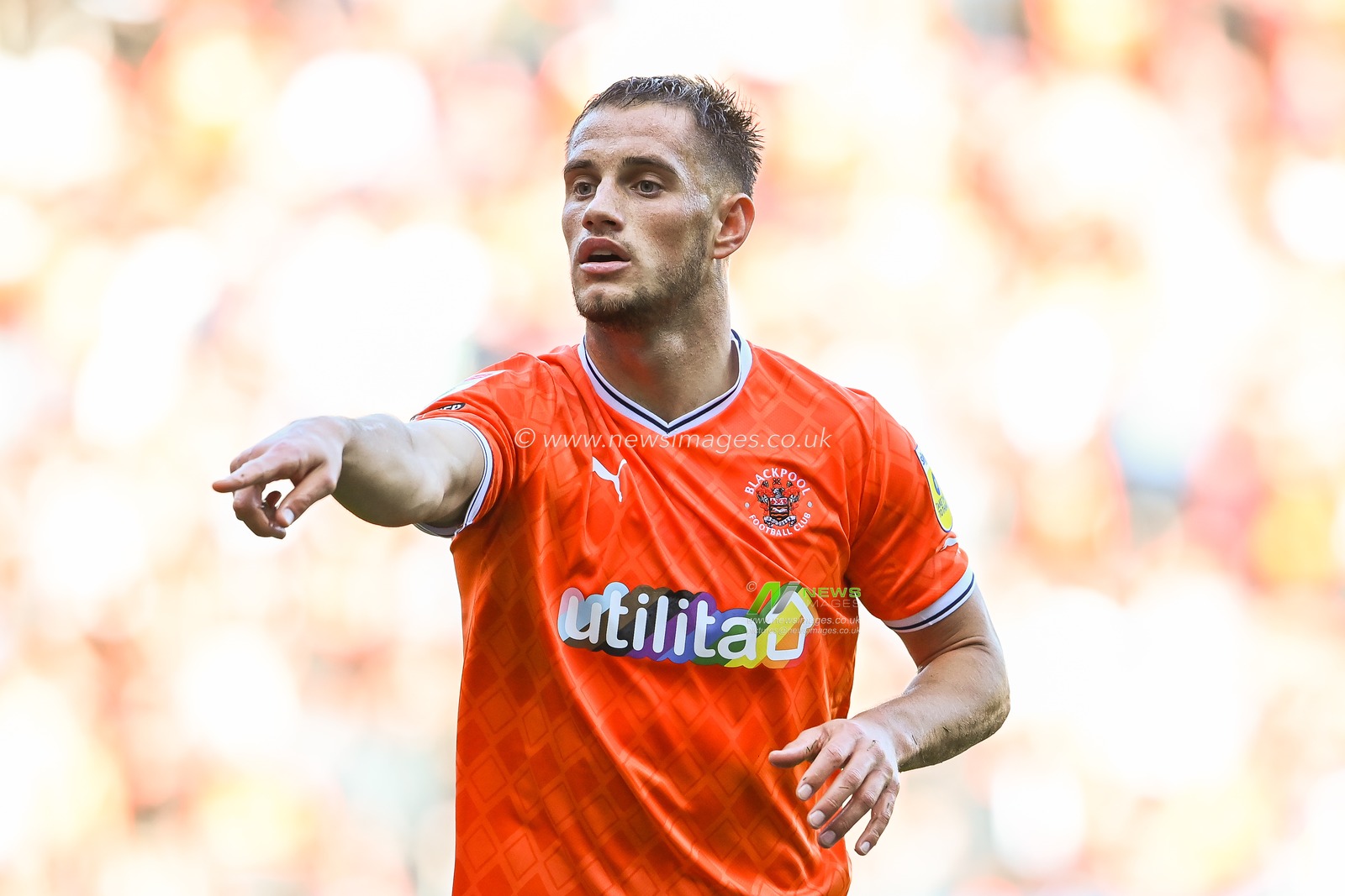 Jerry Yates #9 of Blackpool gives his team instructions during the Sky Bet Championship match Blackpool vs Watford at Bloomfield Road, Blackpool, United Kingdom, 8th October 2022

(Photo by Craig Thomas/News Images)