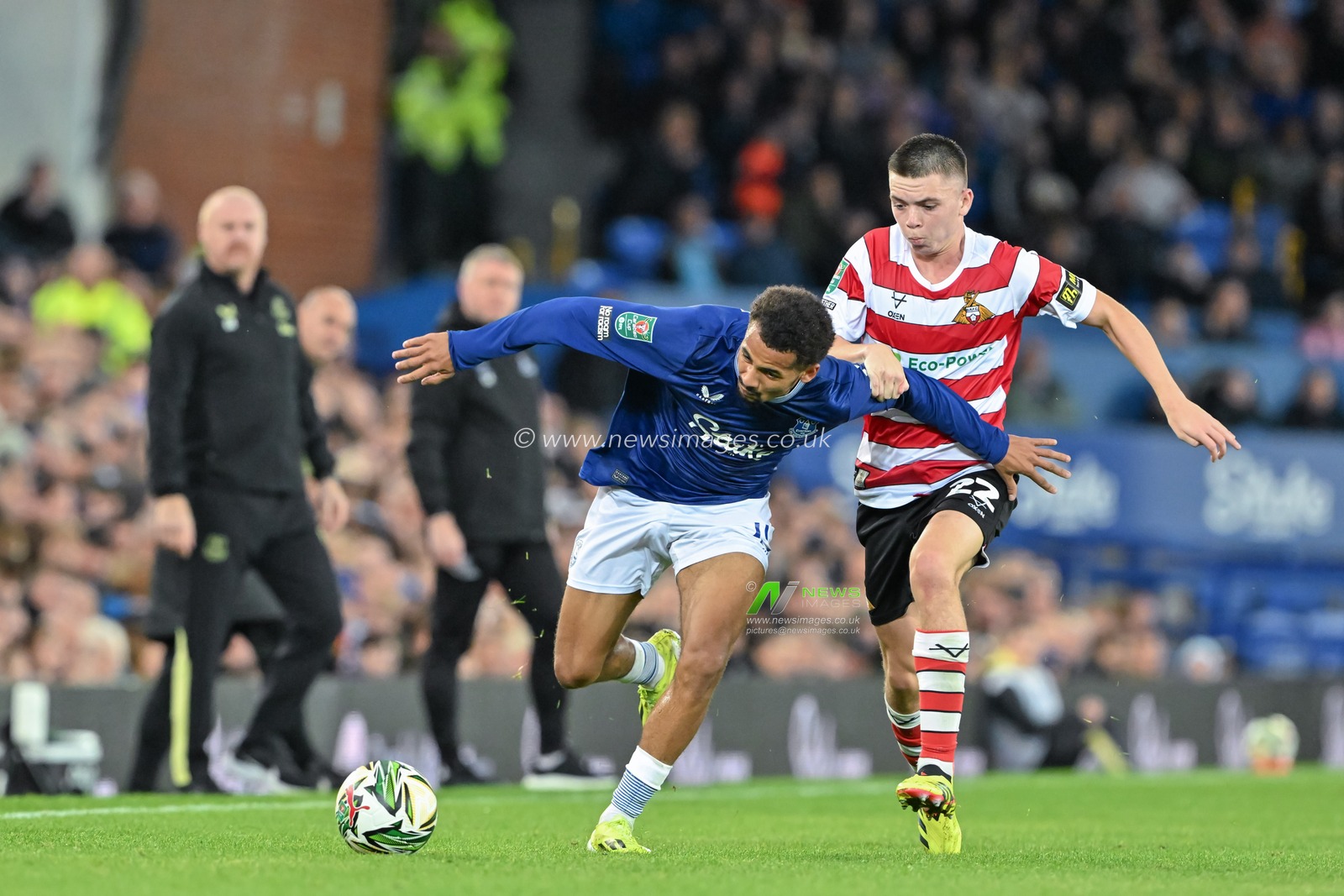 Iliman Ndiaye of Everton holds off Patrick Kelly of Doncaster Rovers during the Carabao Cup match Everton vs Doncaster Rovers at Goodison Park, Liverpool, United Kingdom, 27th August 2024

(Photo by Cody Froggatt/News Images)
