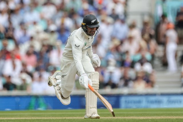Tom Blundell of New Zealand reaches for the crease as he makes one run during the 2nd Rothesay Test Match Day 4 match England vs New Zealand at The Kia Oval, London, United Kingdom on 20 June 2026

(Photo by Mark Cosgrove/News Images)