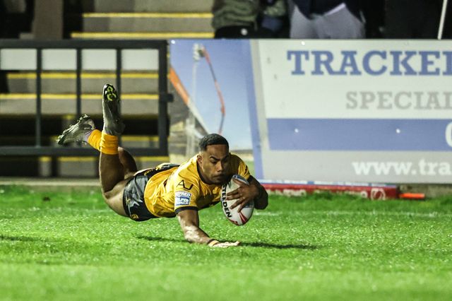Jason Qareqare of Castleford Tigers goes over for a try during the Betfred Super League round 6 match Castleford Tigers vs Bradford Bulls at OneBore Stadium, Castleford, Untied Kingdom on 26 March 2026

(Photo by Alfie Cosgrove/News Images)