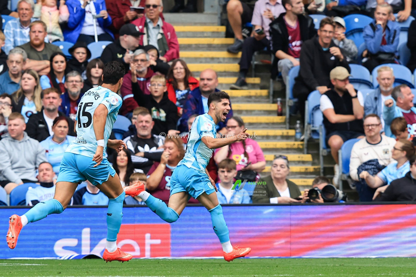 Manor Solomon of West Ham United celebrates after scoring to make it 0-2 during the Sky Bet Championship match Burnley vs West Ham United at Turf Moor, Burnley, United Kingdom on 16 August 2026

(Photo by Jorge Horsted/News Images)