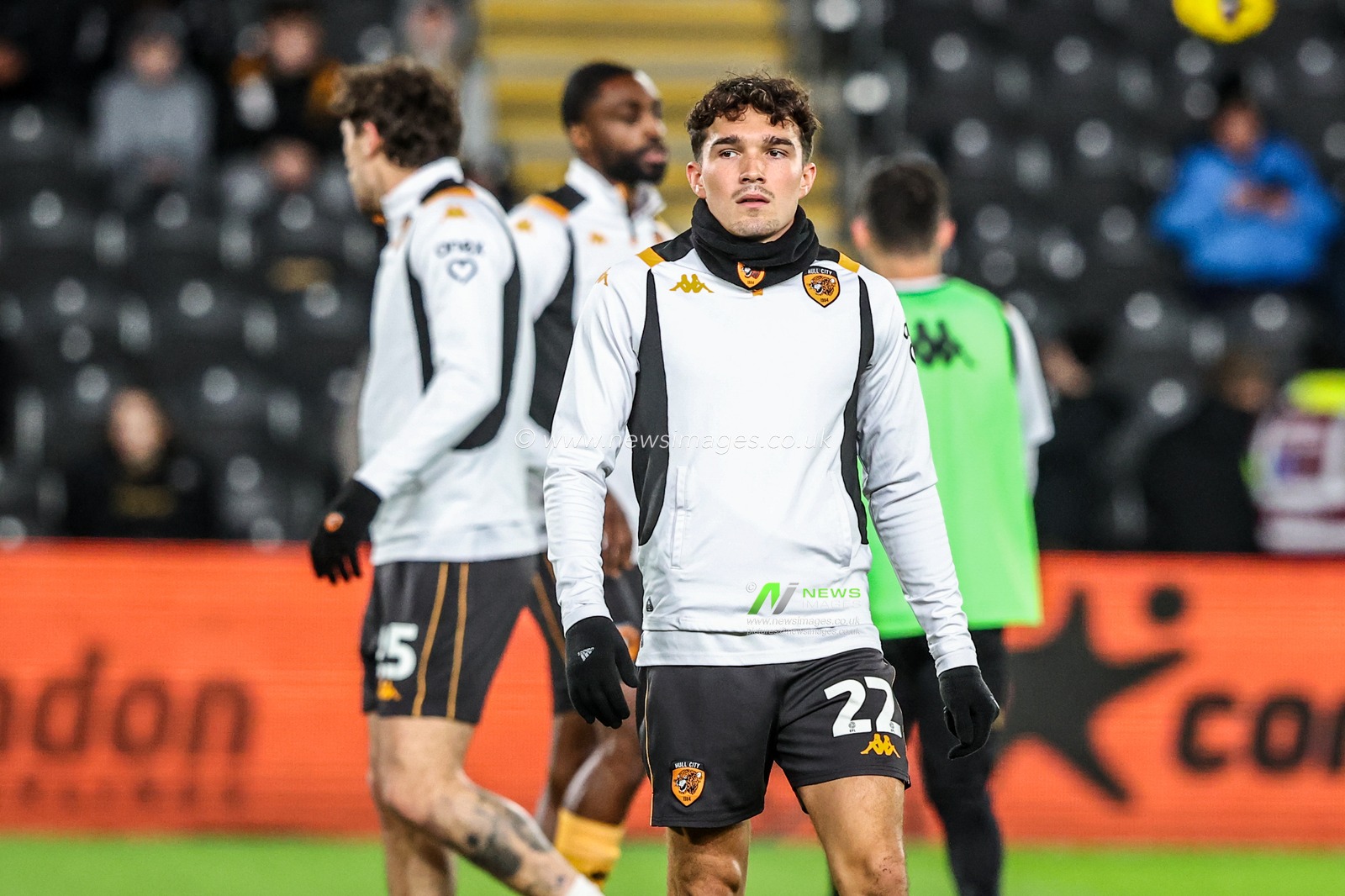 Kyle Joseph of Hull City in the pregame warmup session during the Sky Bet Championship match Hull City vs Wrexham at MKM Stadium, Hull, United Kingdom, 10th December 2025

(Photo by Alfie Cosgrove/News Images)

*** GER AUT SUI OUT ***