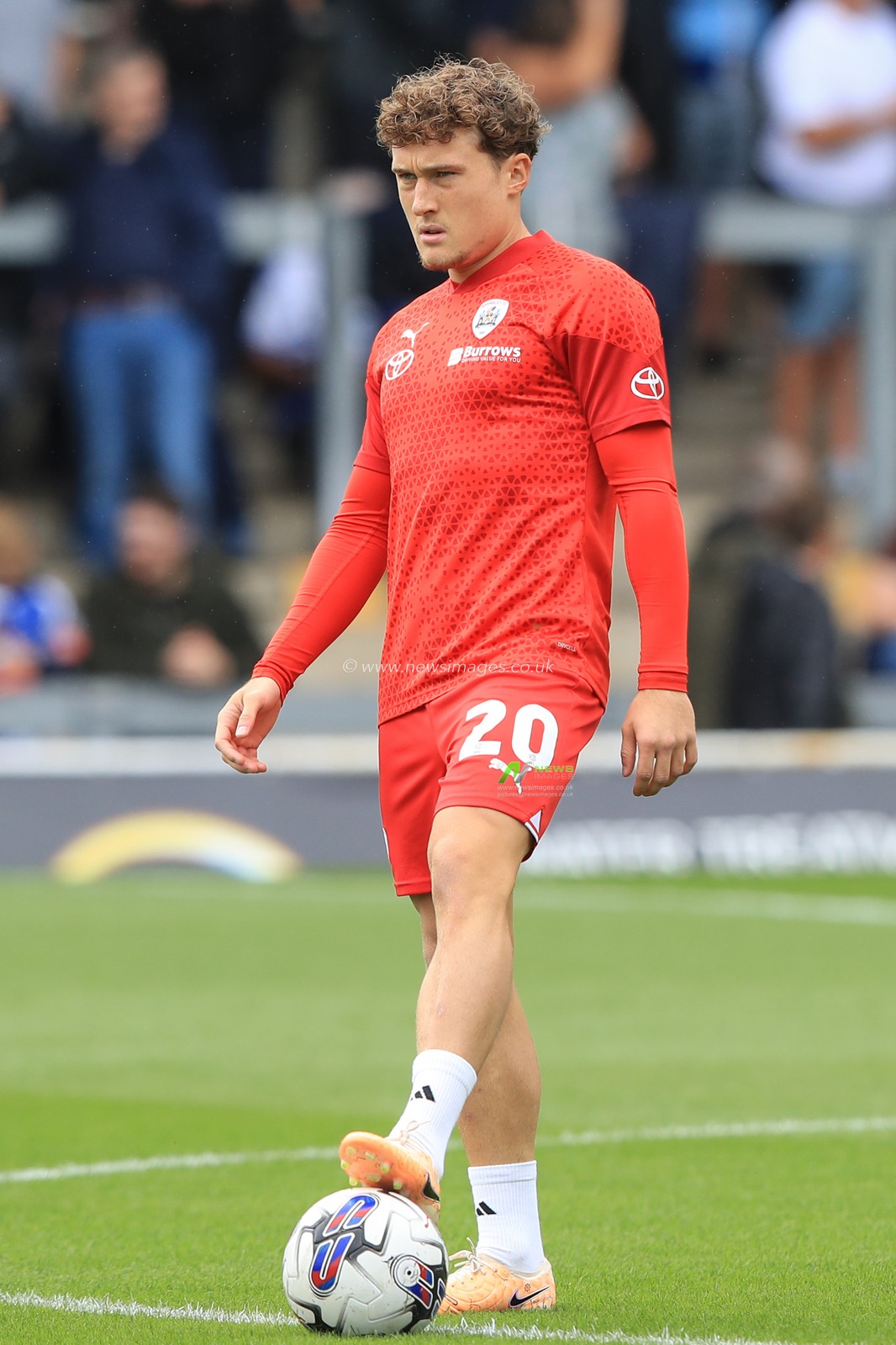 Callum Styles #20 of Barnsley in the pregame warmup session during the Sky Bet League 1 match Bristol Rovers vs Barnsley at Memorial Stadium, Bristol, United Kingdom, 12th August 2023

(Photo by Alfie Cosgrove/News Images)
