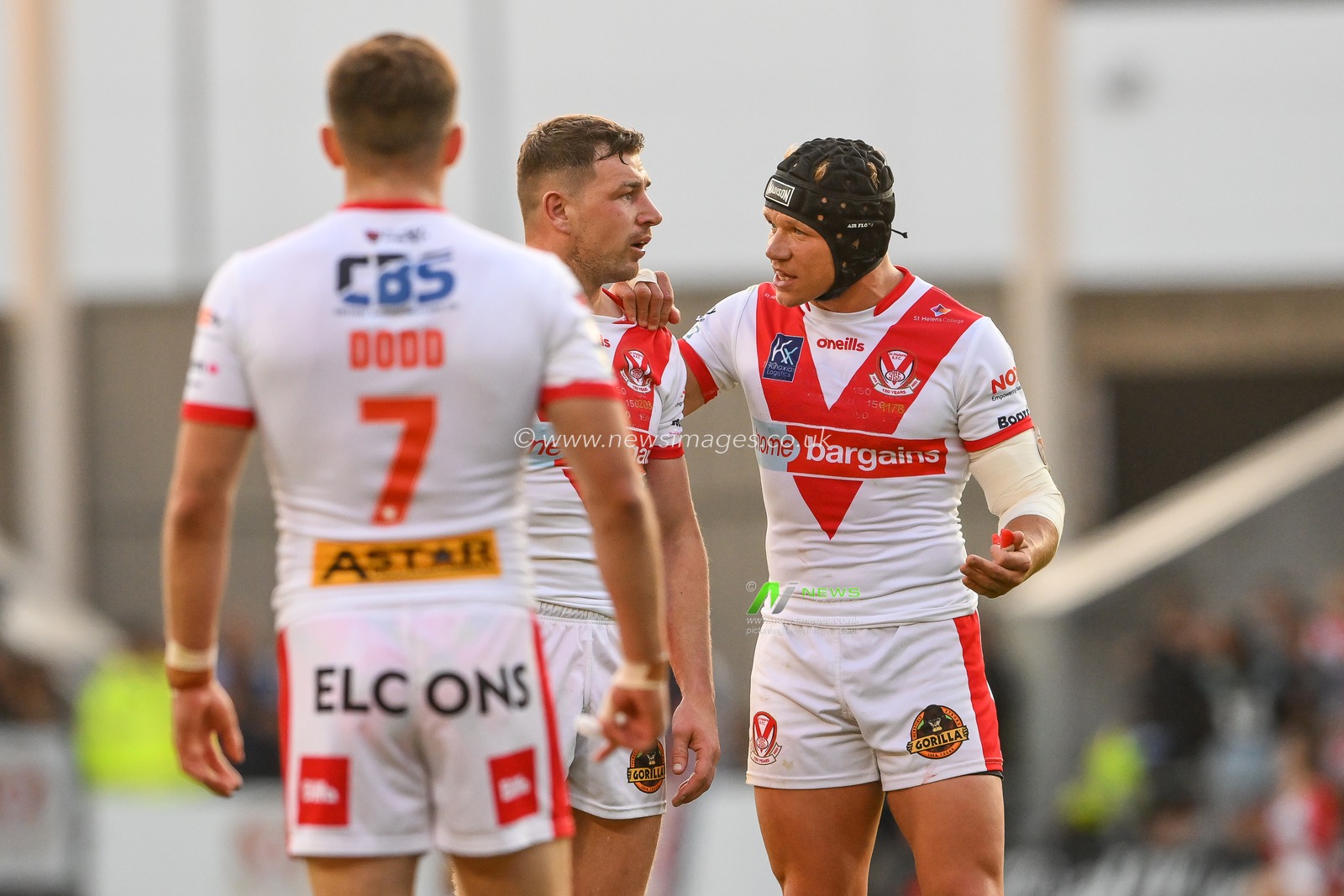 Jonny Lomax #6 of St Helens gives Mark Percival #4  instructions during the Betfred Super League Round 15 match St Helens vs Wigan Warriors at Totally Wicked Stadium, St Helens, United Kingdom, 9th June 2023

(Photo by Craig Thomas/News Images)