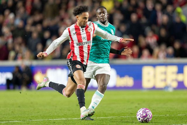 Ibrahima Konaté of Liverpool struggles to defend against Kevin Schade of Brentford during the Premier League match Brentford vs Liverpool at The Gtech Community Stadium, London, United Kingdom, 25th October 2025

(Photo by Ian Stephen/News Images)