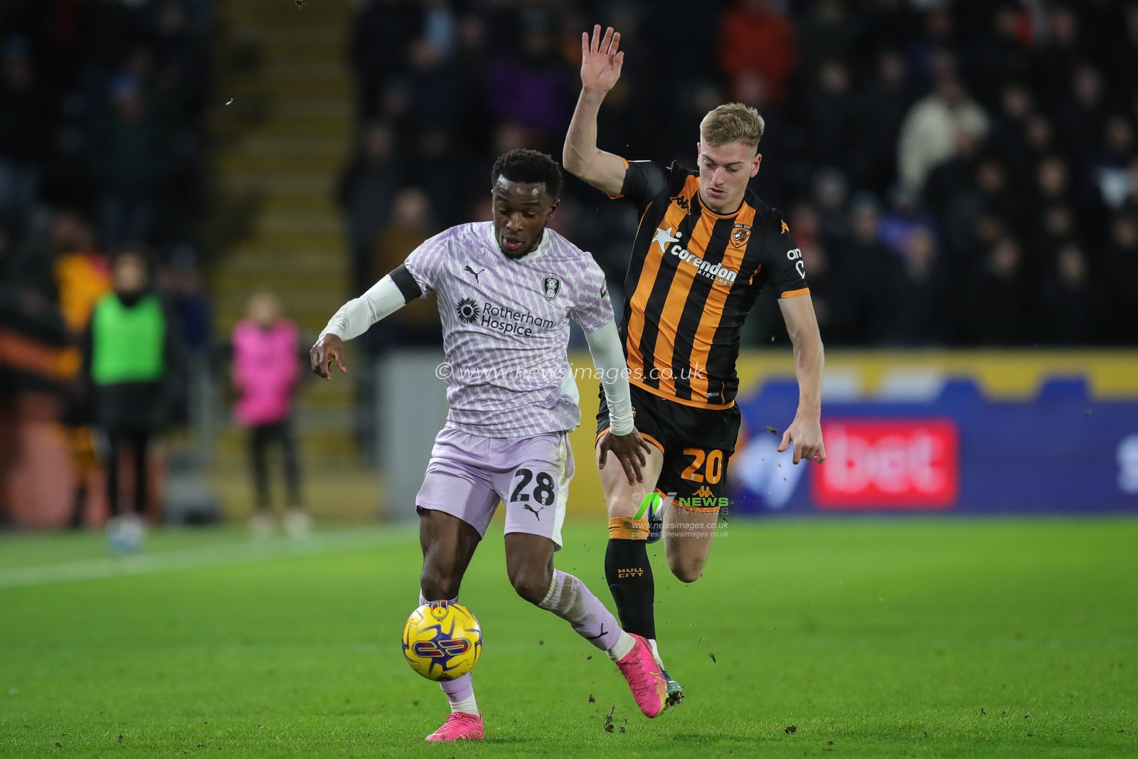 Liam Delap #20 of Hull City and Sebastian Revan #28 of Rotherham United battle for the ball during the Sky Bet Championship match Hull City vs Rotherham United at MKM Stadium, Hull, United Kingdom, 28th November 2023

(Photo by James Heaton/News Images)