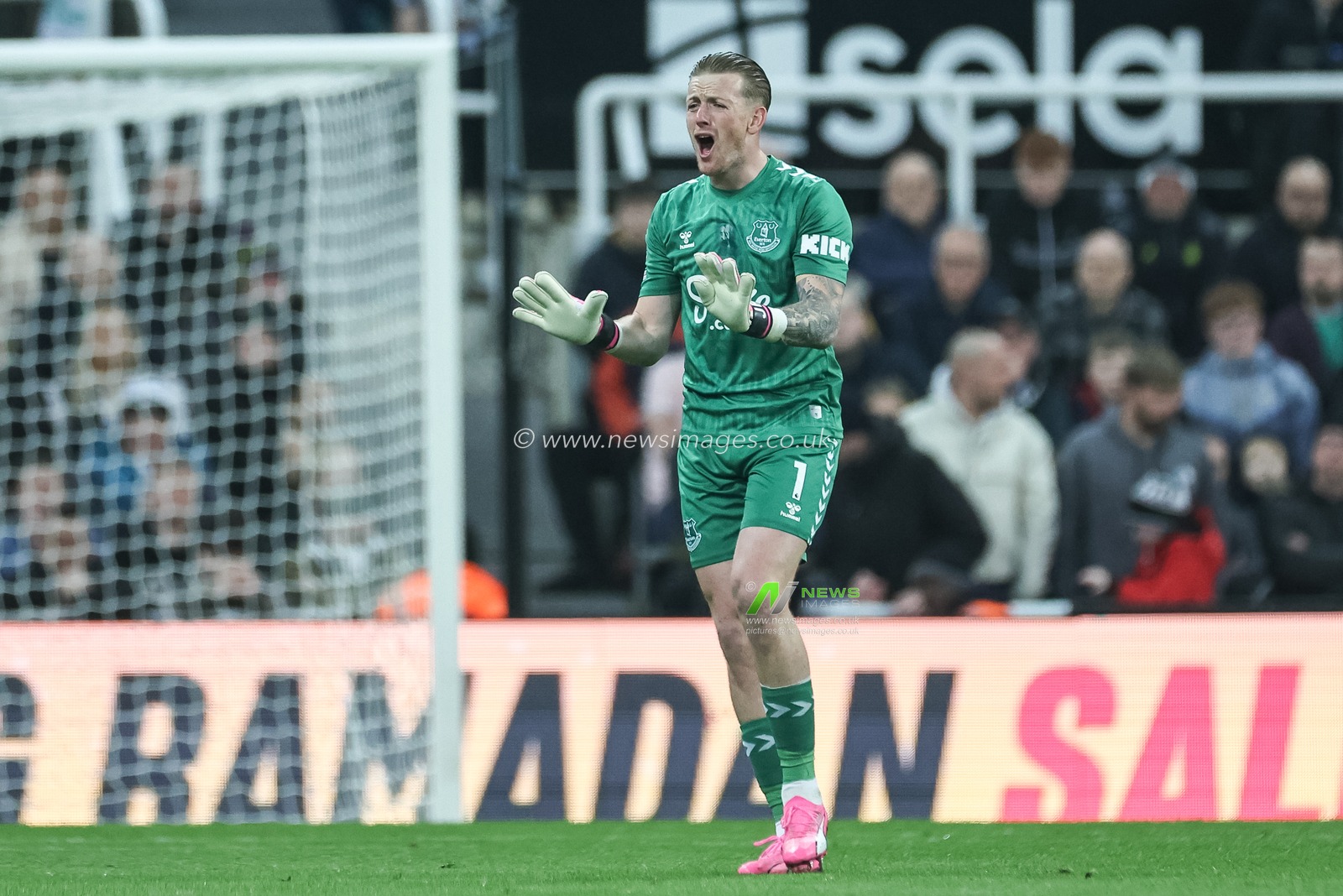 Jordan Pickford of Everton reacts during the Premier League match Newcastle United vs Everton at St. James's Park, Newcastle, United Kingdom, 2nd April 2024

(Photo by Mark Cosgrove/News Images)