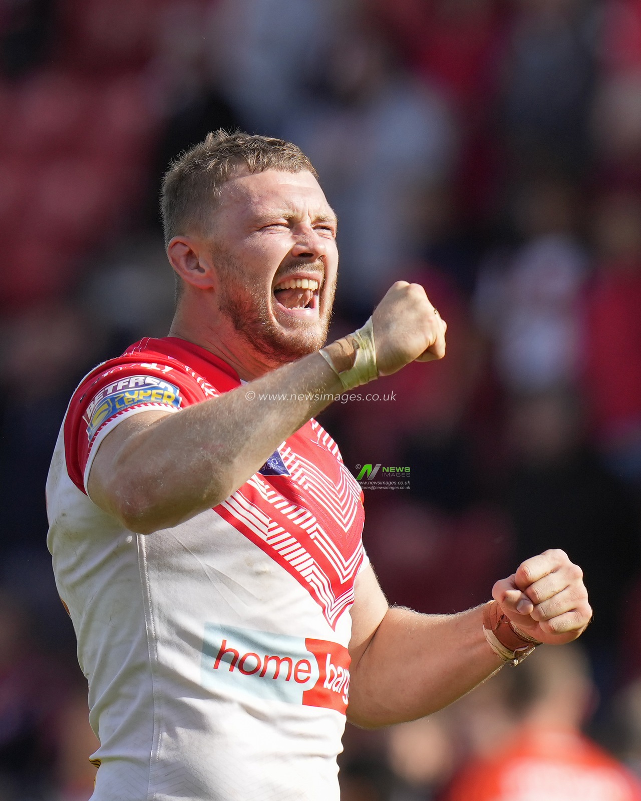 Joe Batchelor #12 of St Helens celebrates with the fans after the Betfred Super League match St Helens vs Salford Red Devils at Totally Wicked Stadium, St Helens, United Kingdom, 17th September 2022

(Photo by Steve Flynn/News Images)