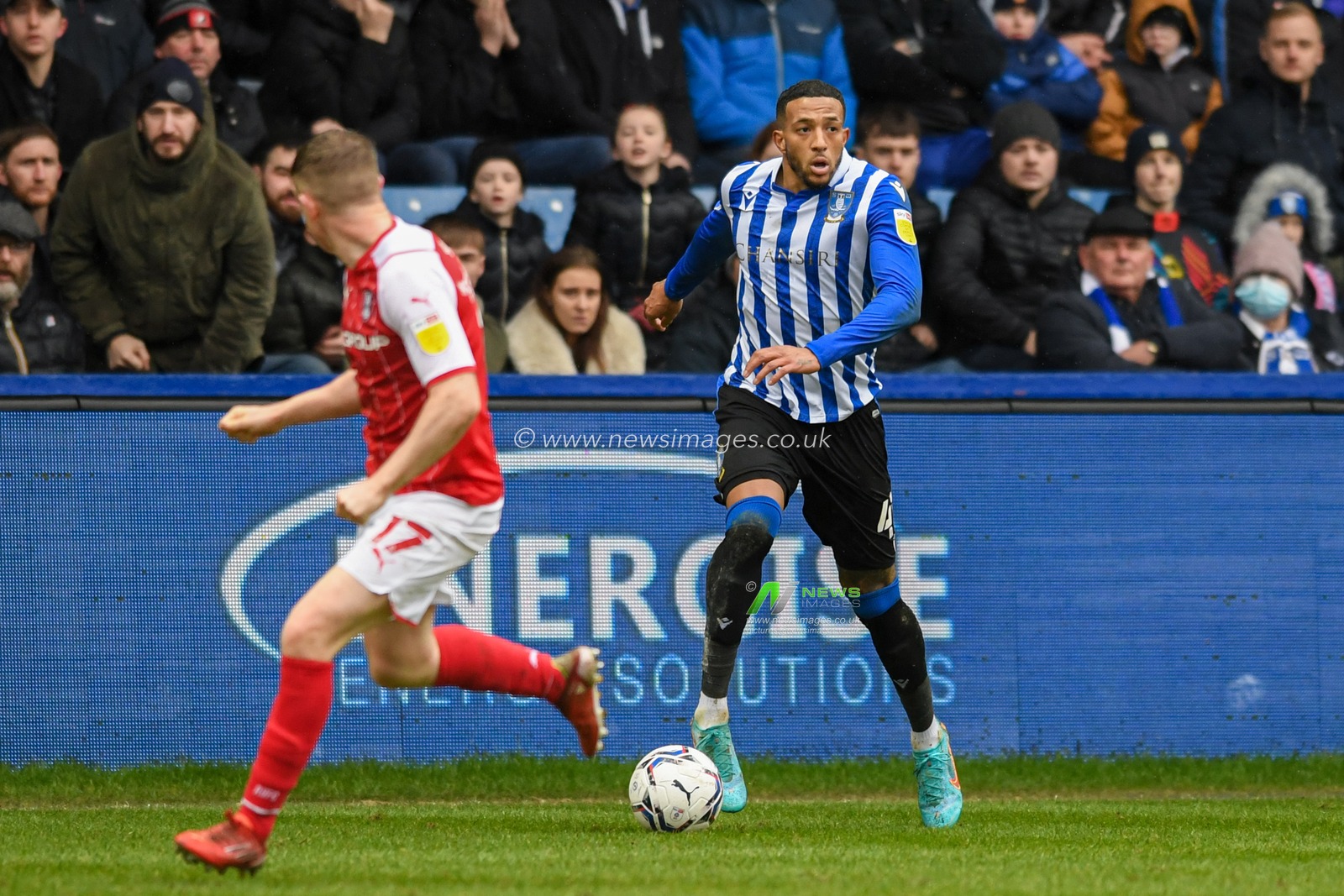 Nathaniel Mendez-Laing #41 of Sheffield Wednesday looks for a passing option