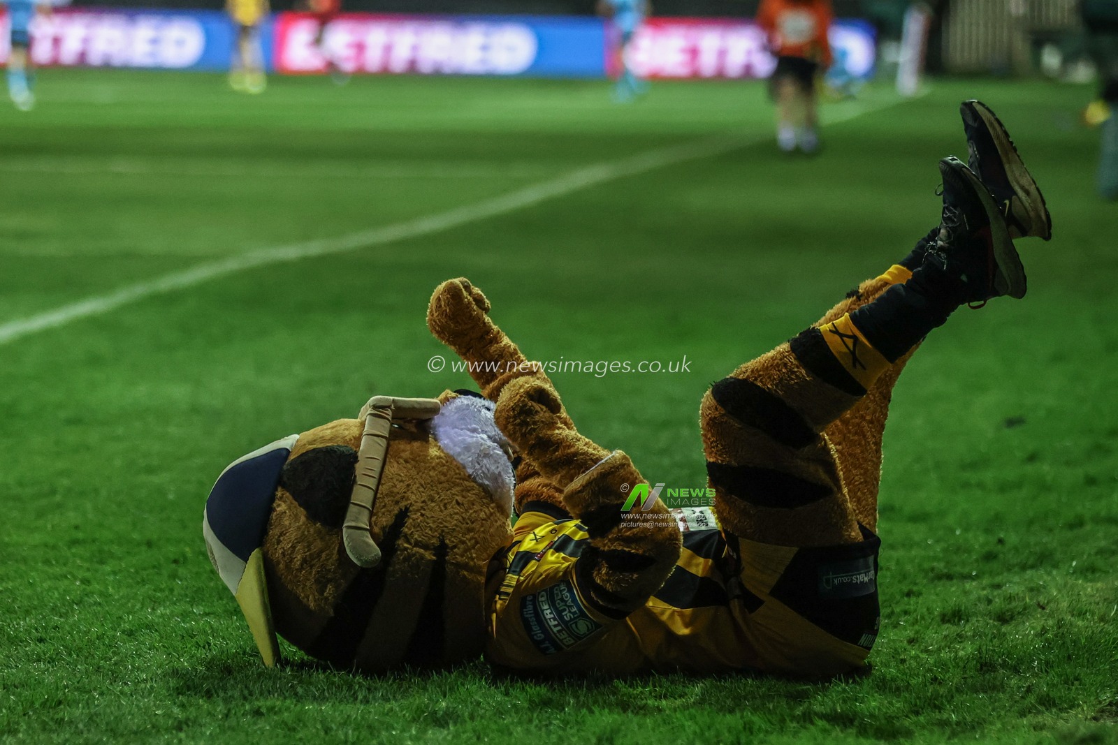 The Castleford Tigers mascot celebrates a try from Castleford during the Betfred Super League Round 6 match Castleford Tigers vs Hull FC at The Mend-A-Hose Jungle, Castleford, United Kingdom, 27th March 2025

(Photo by Alfie Cosgrove/News Images)
