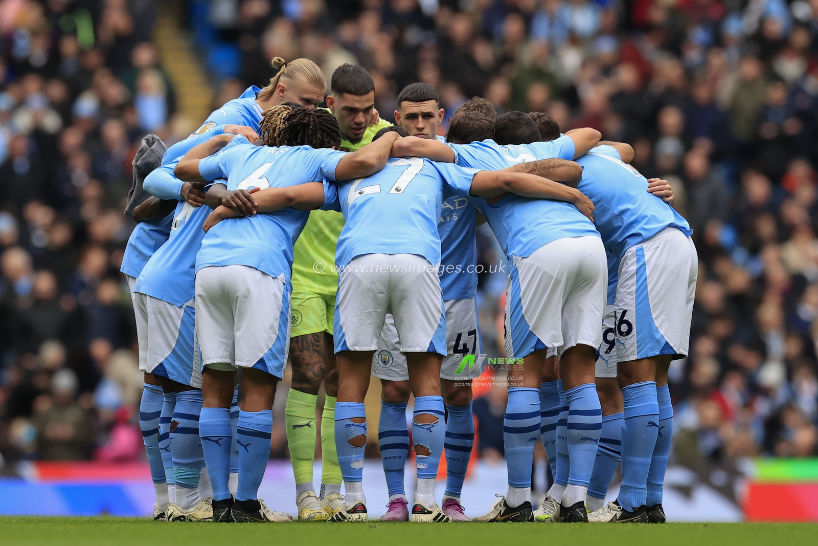 City team huddle ahead of  the Premier League match Manchester City vs Everton at Etihad Stadium, Manchester, United Kingdom, 10th February 2024

(Photo by Conor Molloy/News Images)