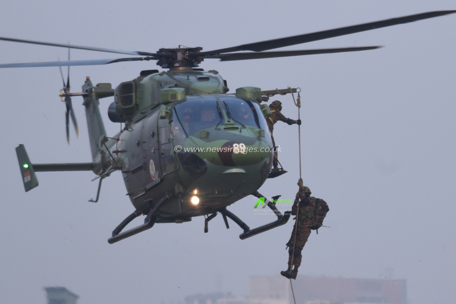 Indian Air force helicorters dropping commandos during the Indian Army Vijay Diwas in Kolkata, India, on Monday, Dec. 16, 2024. Pictures by Debajyoti Chakraborty.'Vijay Diwas' is celebrated annually on December 16 to honor the victory of Indian armed forces over Pakistan in the 1971 Bangladesh liberation war.(Photo: Debajyoti Chakraborty/News Images)