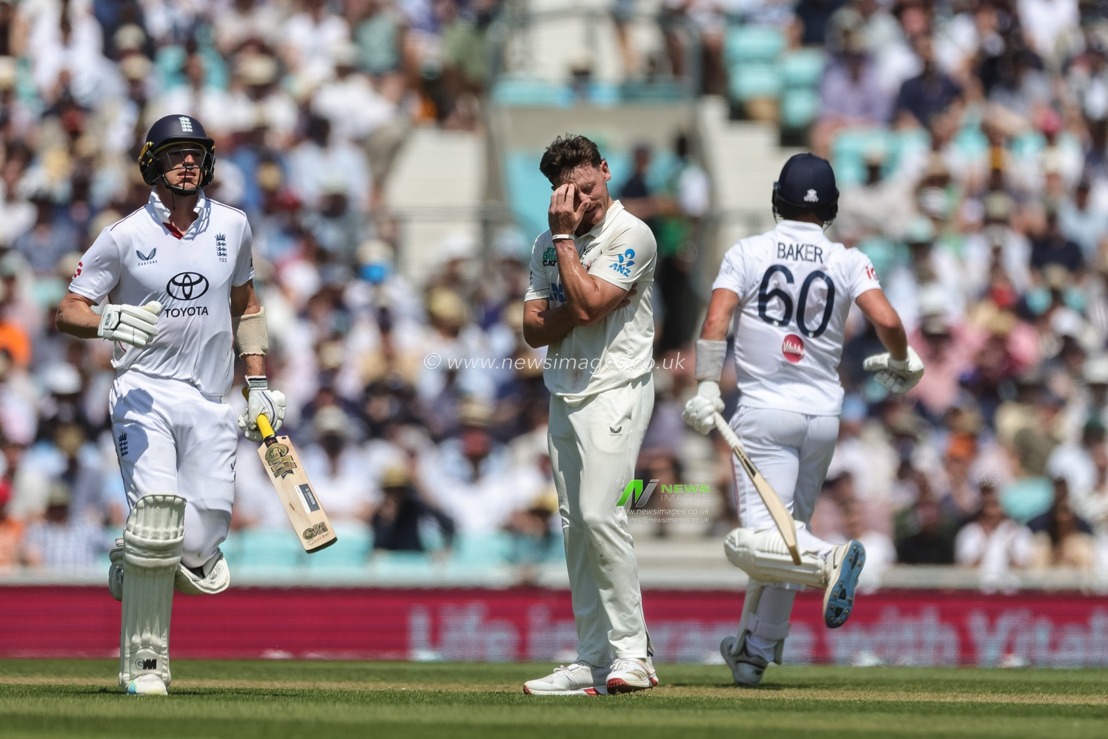 Nathan Smith of New Zealand reacts as \e60makes runs during the 2nd Rothesay Test Match Day 3 match England vs New Zealand at The Kia Oval, London, United Kingdom on 19 June 2026

(Photo by Mark Cosgrove/News Images)